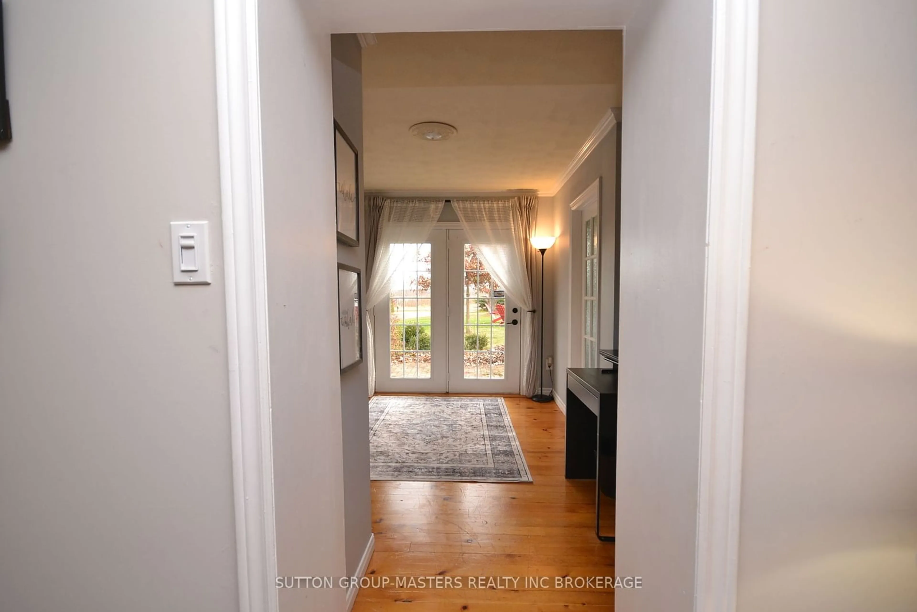 Indoor entryway, wood floors for 1248 County Road 2, Brockville Ontario K6V 7E4