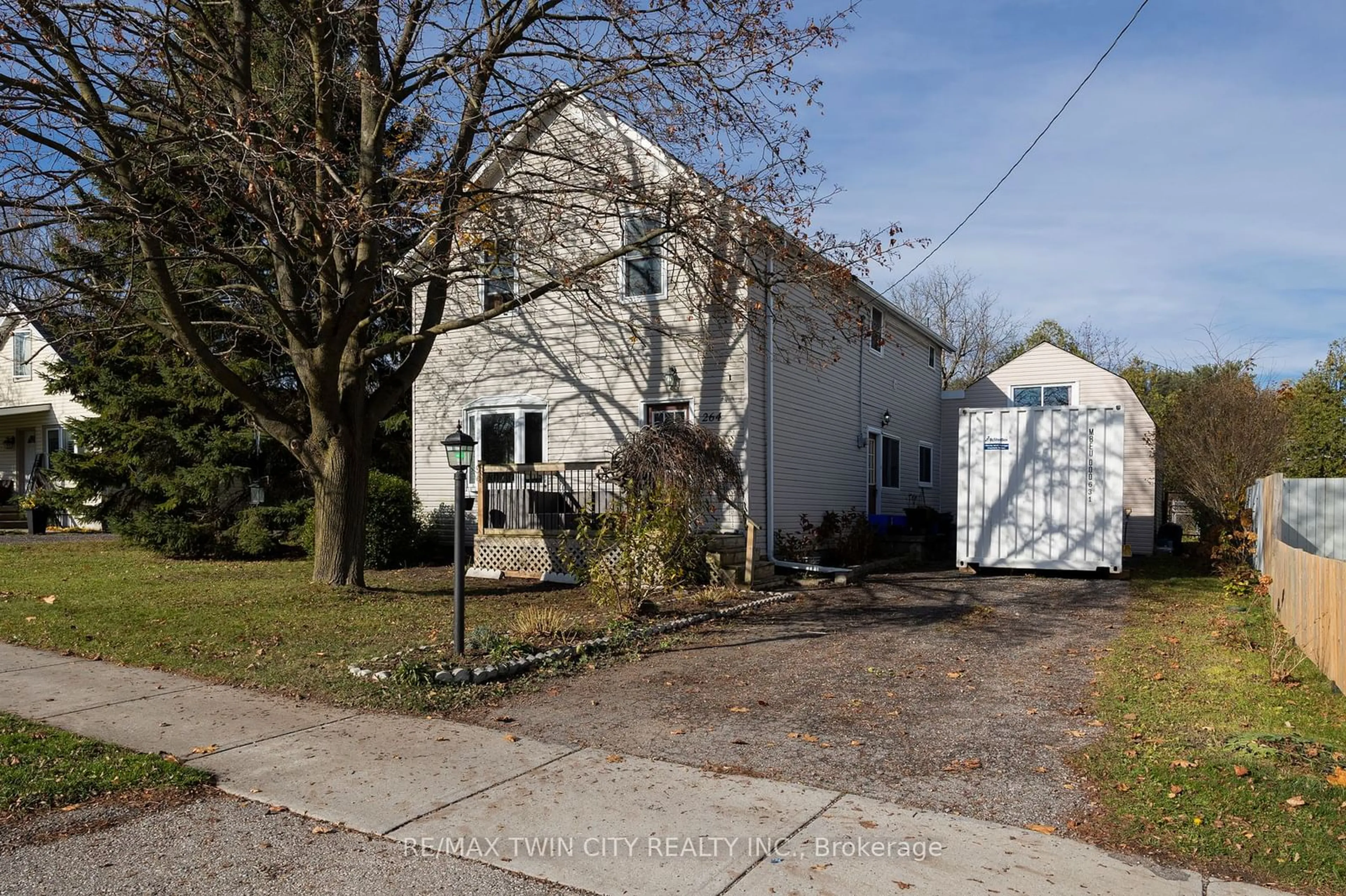 A pic from exterior of the house or condo, the street view for 264 OAKLAND Rd, Brant Ontario N0E 1R0