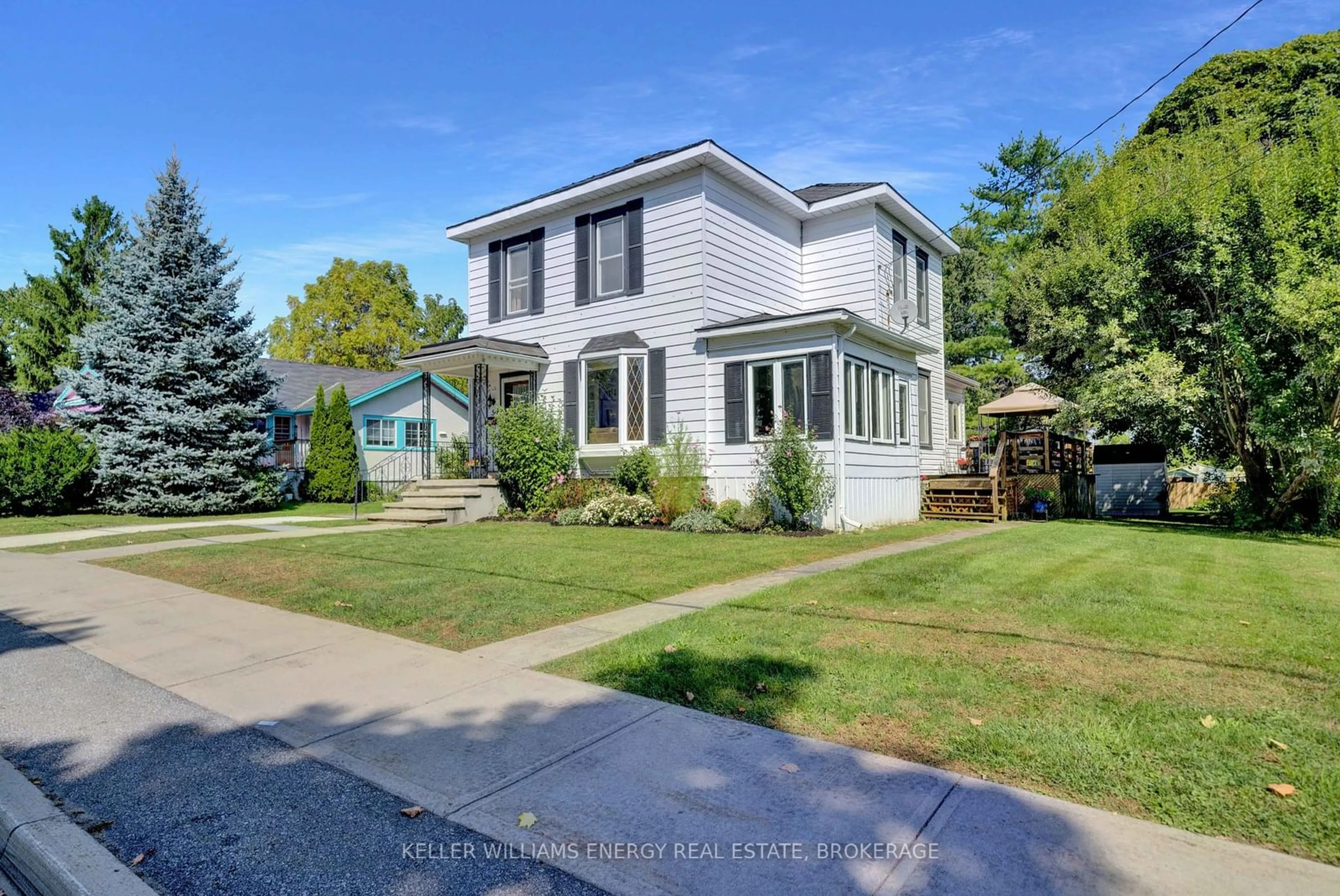 A pic from exterior of the house or condo, the street view for 50 Centre St, Prince Edward County Ontario K0K 2T0