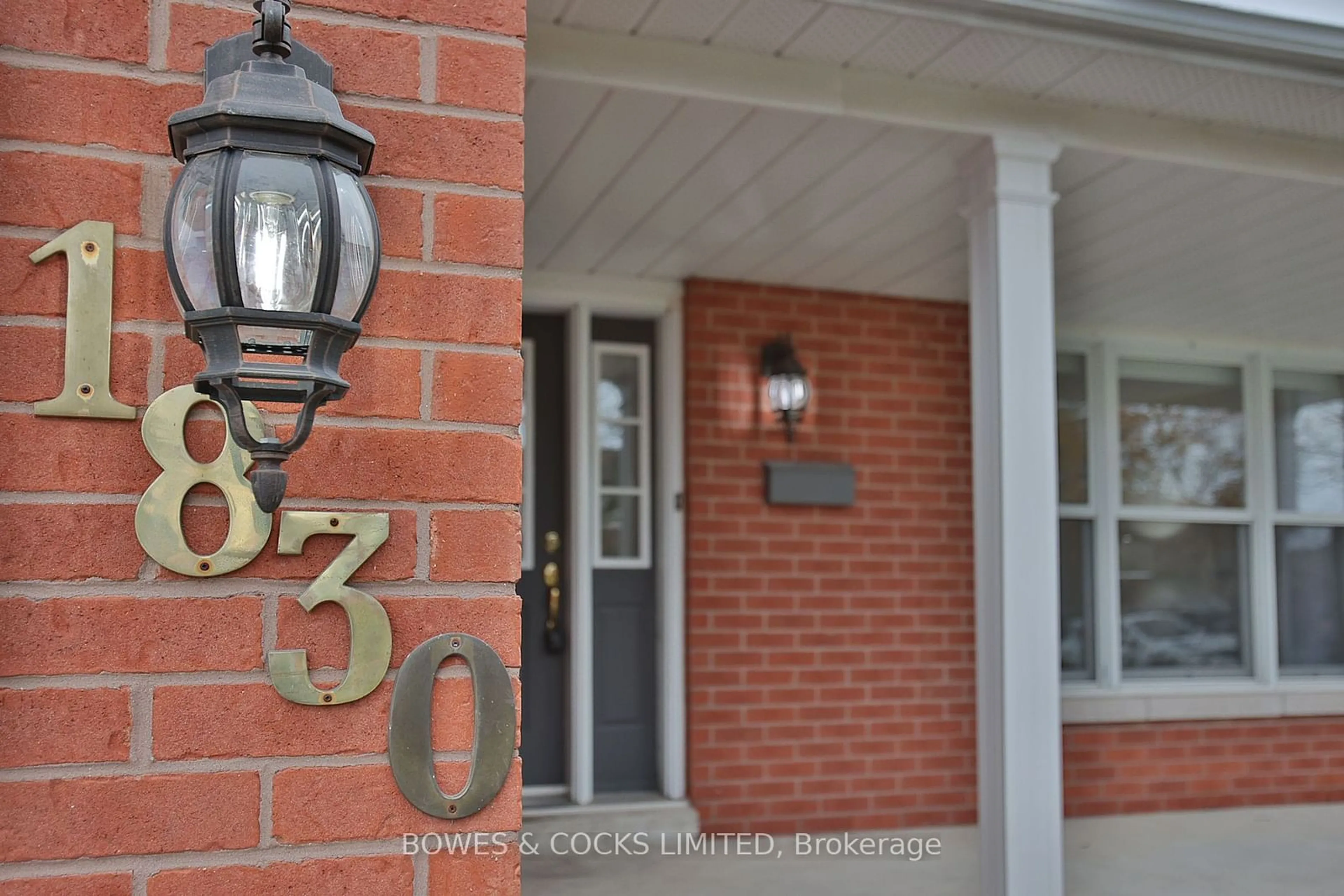 Indoor entryway, wood floors for 1830 Stratton Ave, Peterborough Ontario K9K 2E6