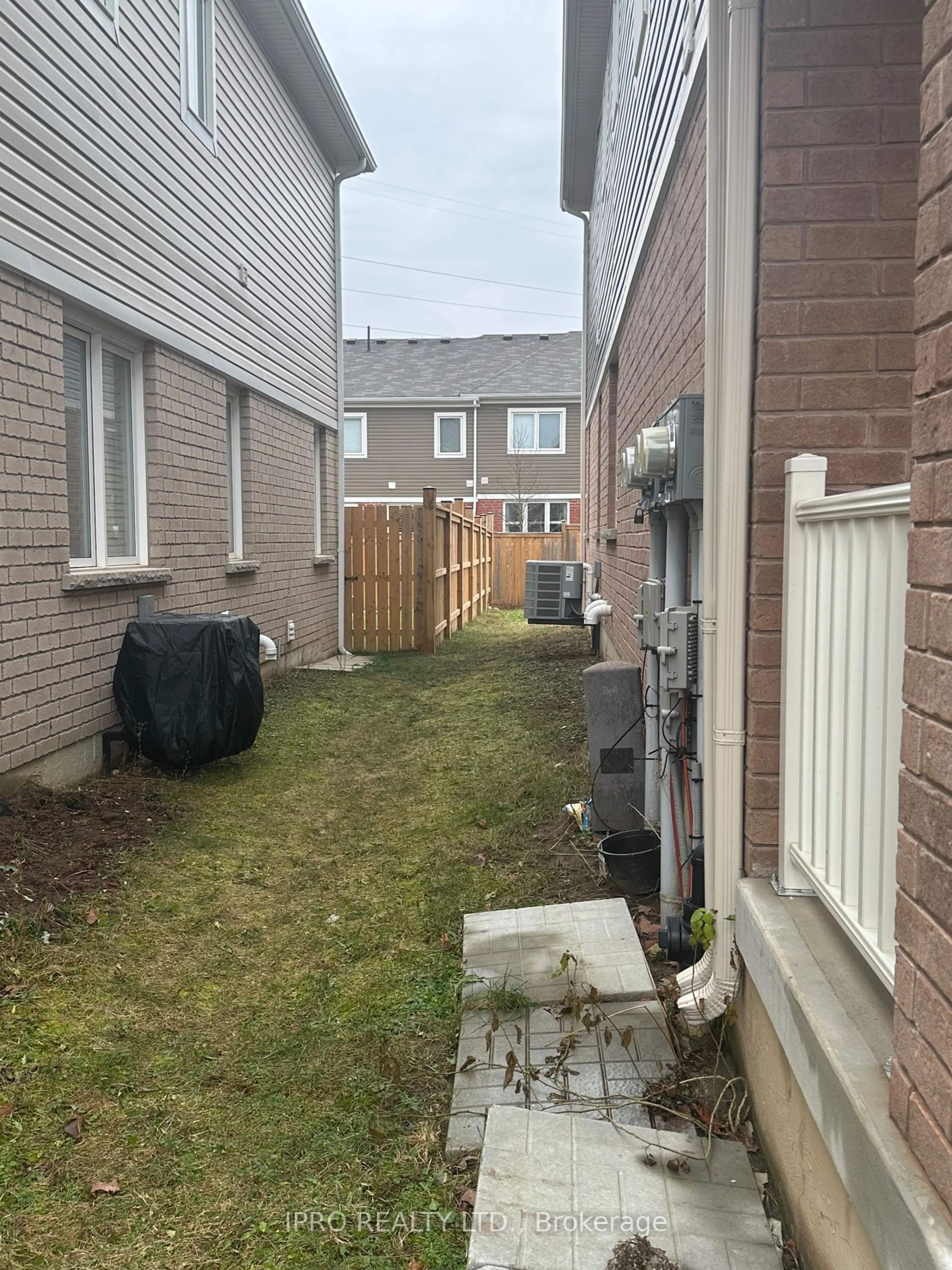 Patio, street for 102 Watermill St, Kitchener Ontario N2P 2X6