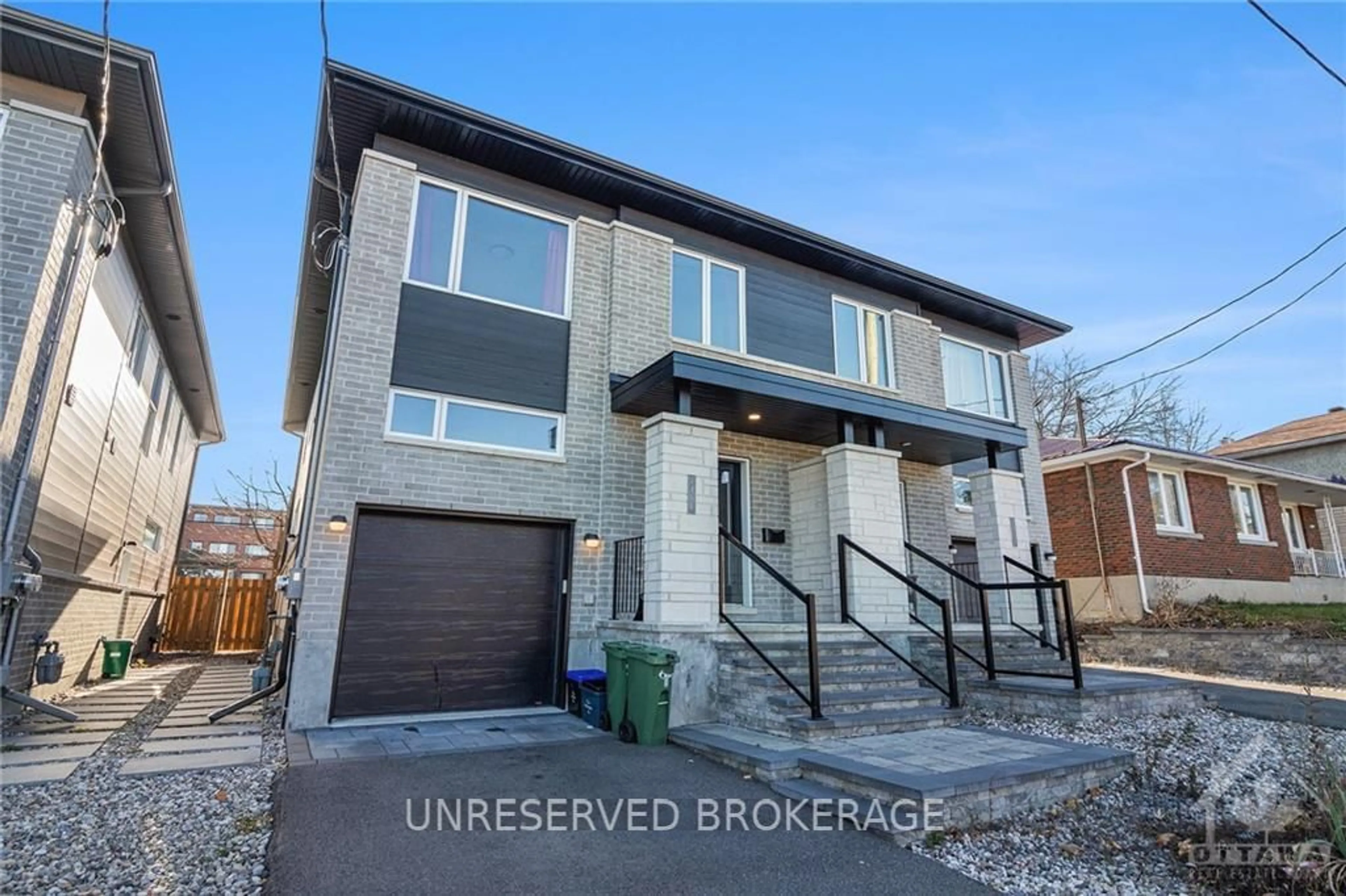 A pic from exterior of the house or condo, the fenced backyard for 1400 MAYVIEW Ave, Carlington - Central Park Ontario K1Z 8H7