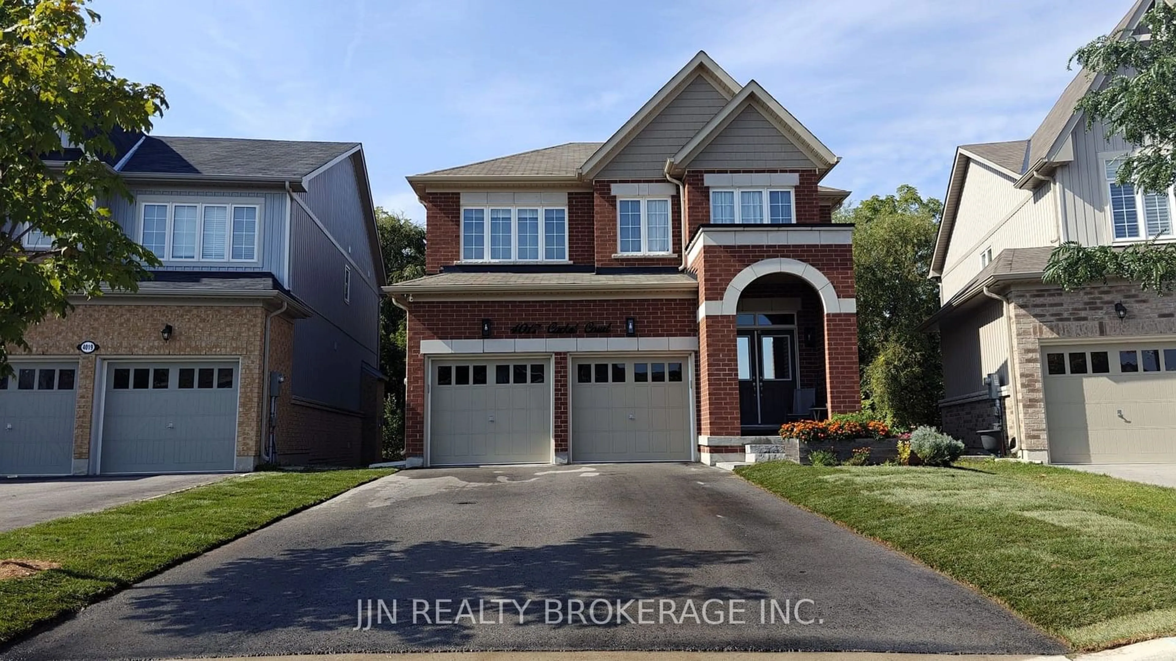 Frontside or backside of a home, the street view for 4017 Cachet Crt, Lincoln Ontario L3J 0R8