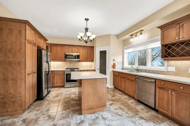 Additional property image - 61 Waterford Cres