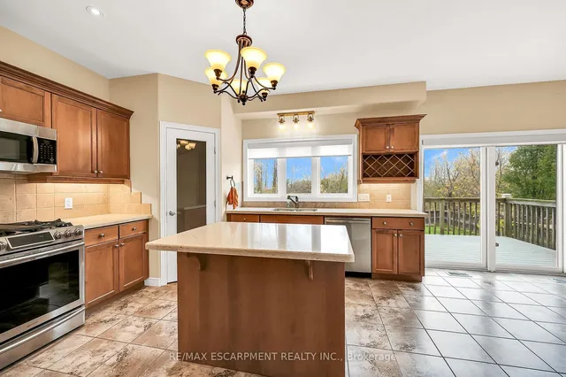 Additional property image - 61 Waterford Cres