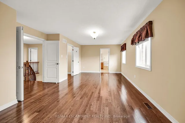 Additional property image - 61 Waterford Cres