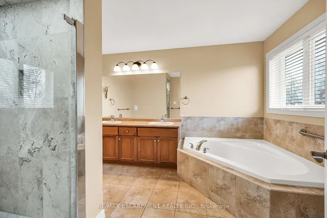 Additional property image - 61 Waterford Cres