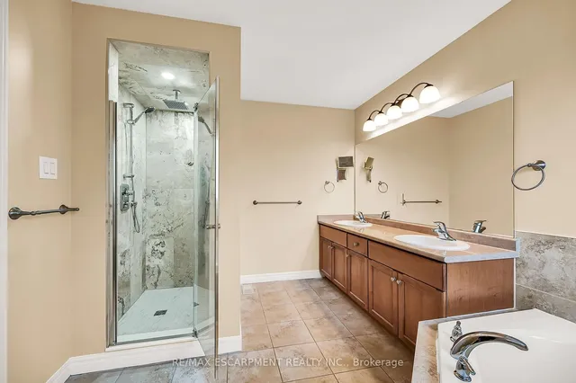 Additional property image - 61 Waterford Cres