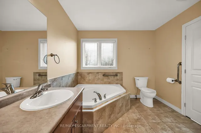 Additional property image - 61 Waterford Cres