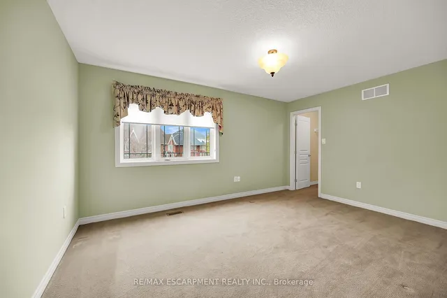 Additional property image - 61 Waterford Cres
