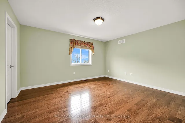 Additional property image - 61 Waterford Cres