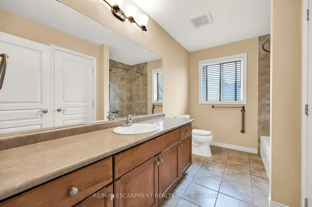 Additional property image - 61 Waterford Cres