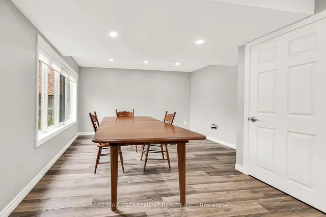 Additional property image - 61 Waterford Cres