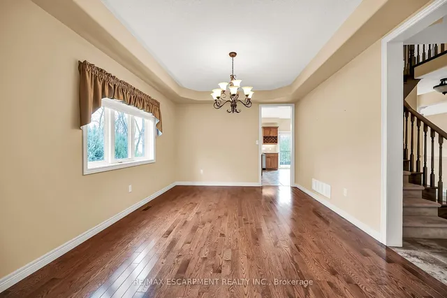 Additional property image - 61 Waterford Cres