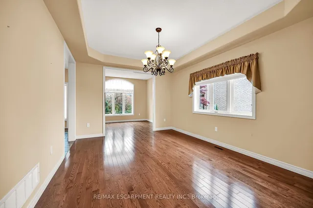 Additional property image - 61 Waterford Cres