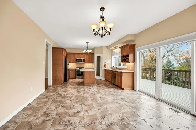 Additional property image - 61 Waterford Cres