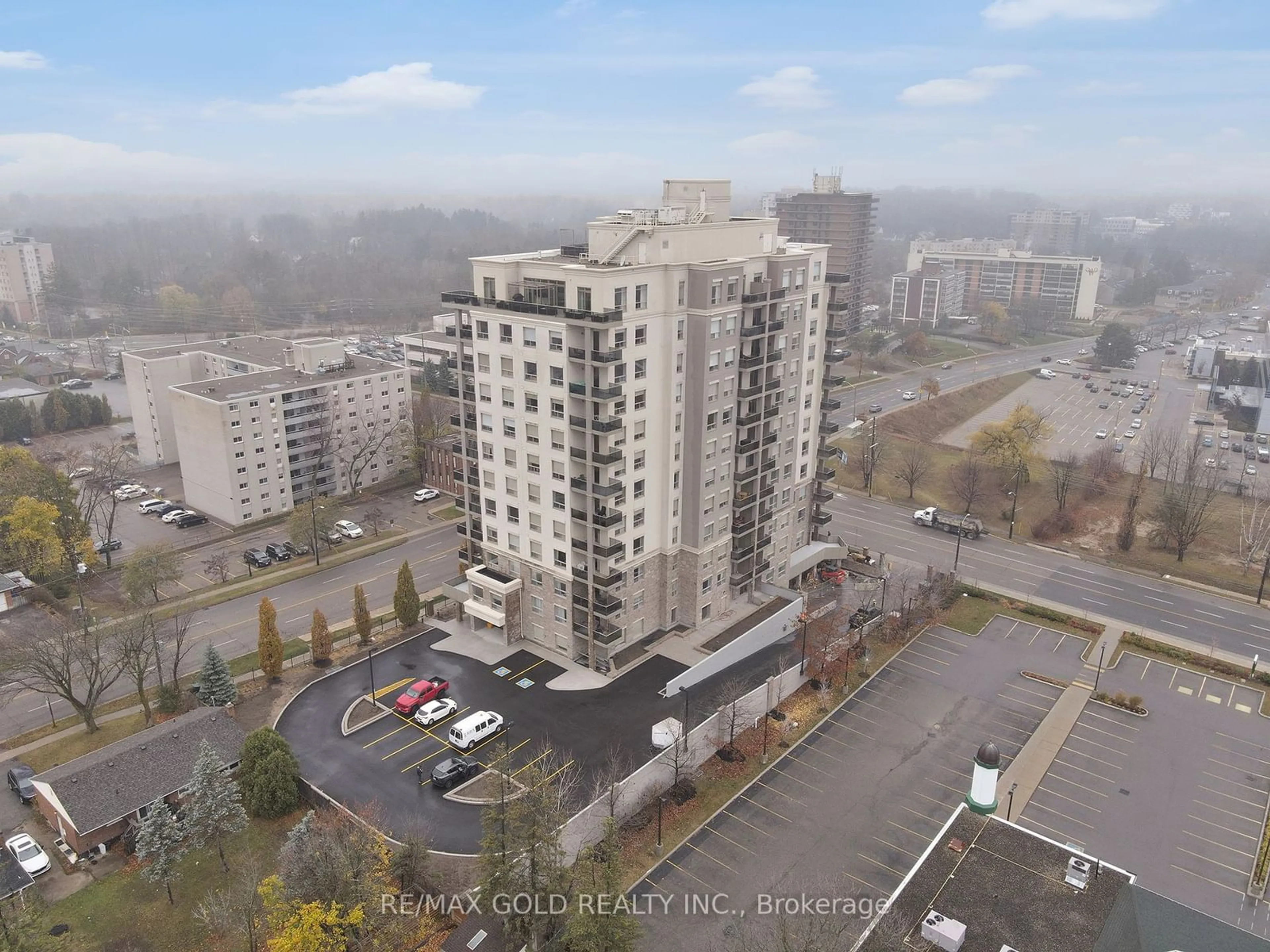 A pic from exterior of the house or condo, the street view for 223 Erb St #204, Waterloo Ontario N2L 0B3