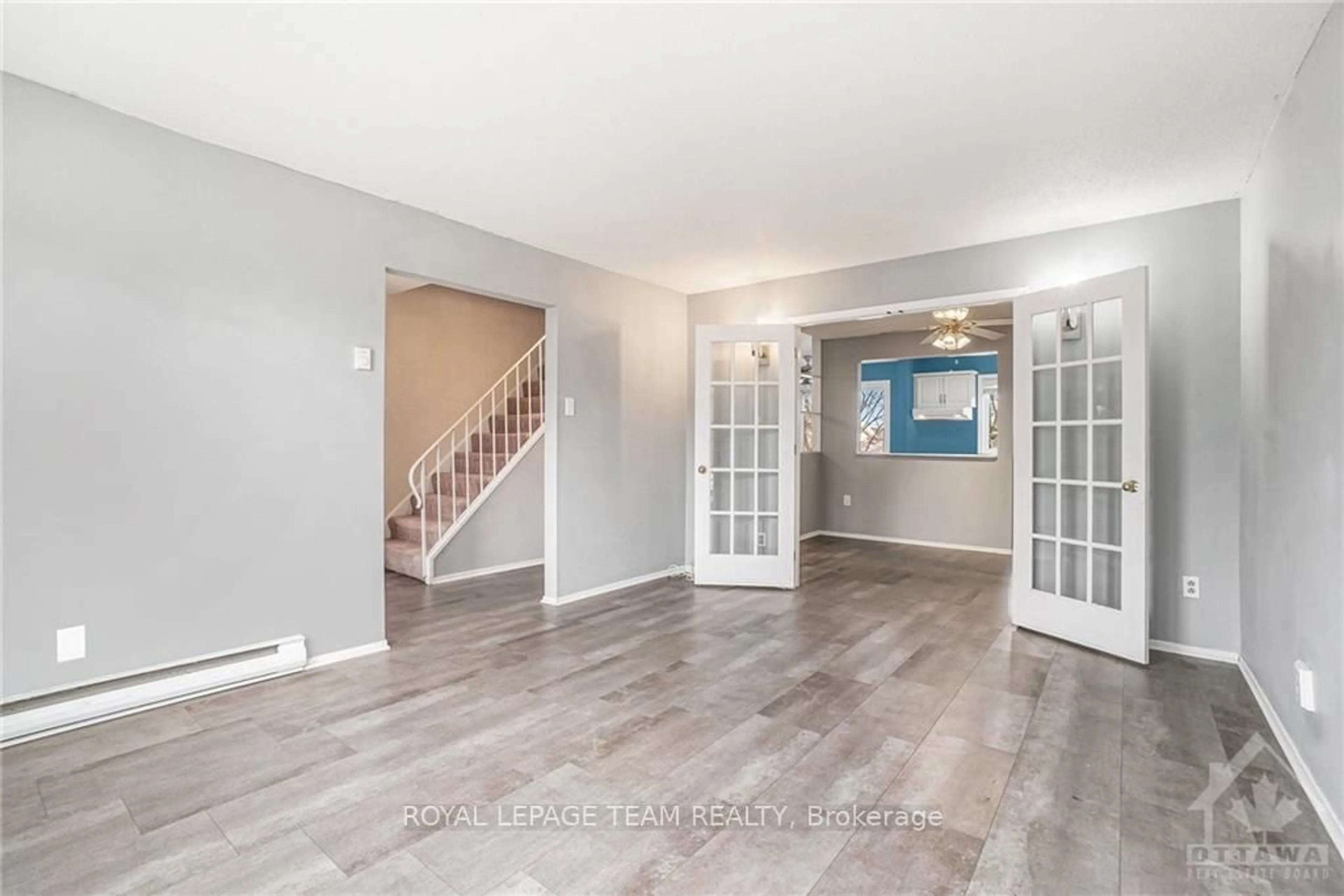 Indoor entryway, wood floors for 161 HUNTRIDGE, Hunt Club - Windsor Park Village and Area Ontario K1V 9J3