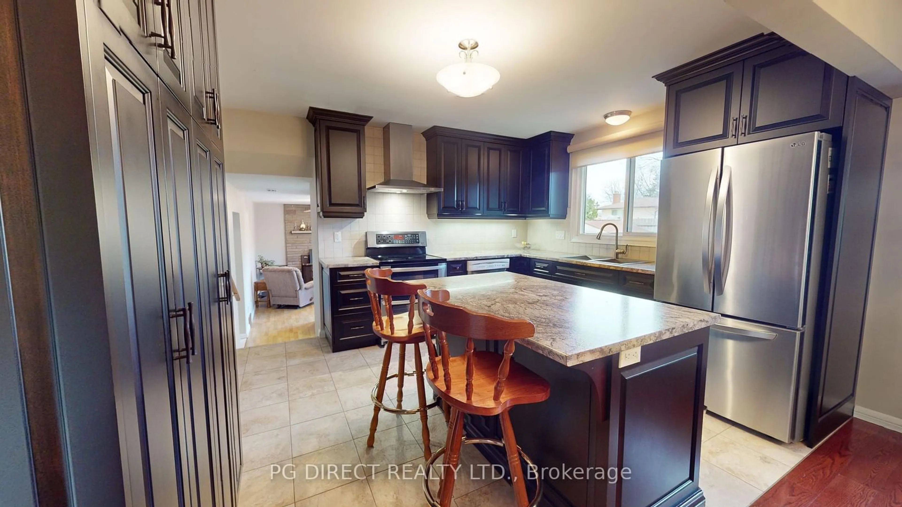 Open concept kitchen for 8 Champlain Pl, Guelph Ontario N1G 3C2