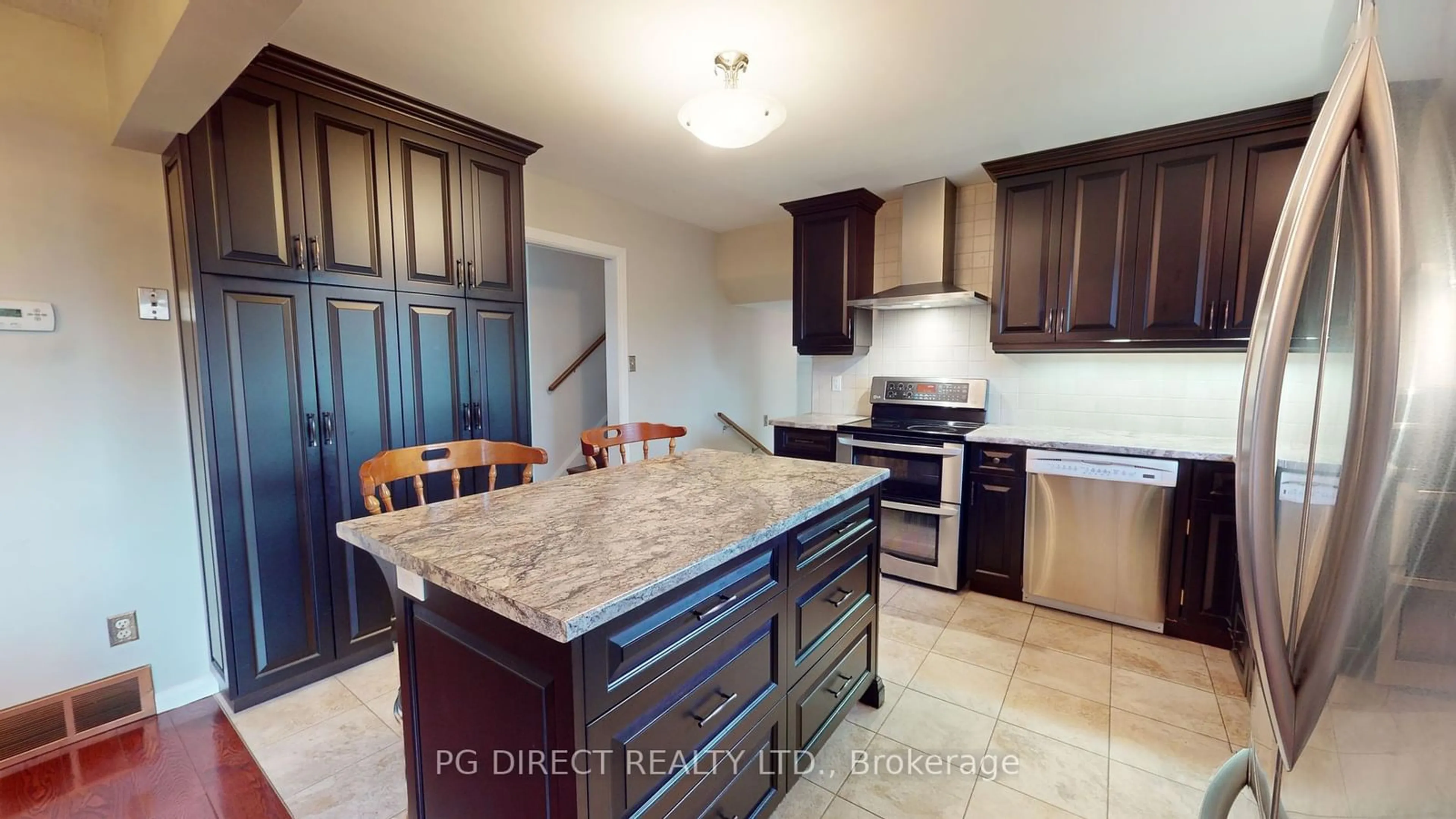 Open concept kitchen for 8 Champlain Pl, Guelph Ontario N1G 3C2