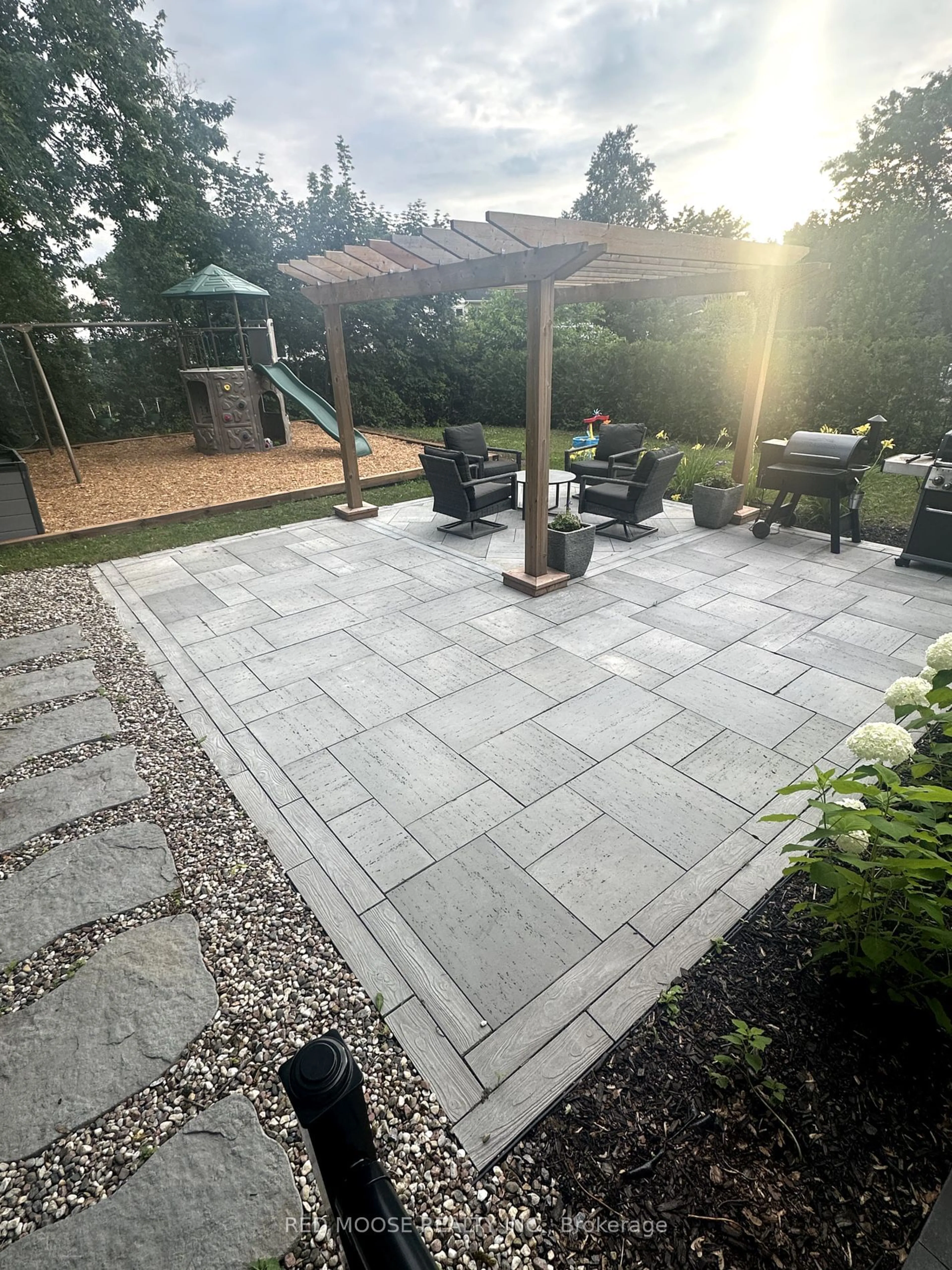 Patio, street for 36 EMBER GLOW Crt, Stittsville - Munster - Richmond Ontario K2S 1C3