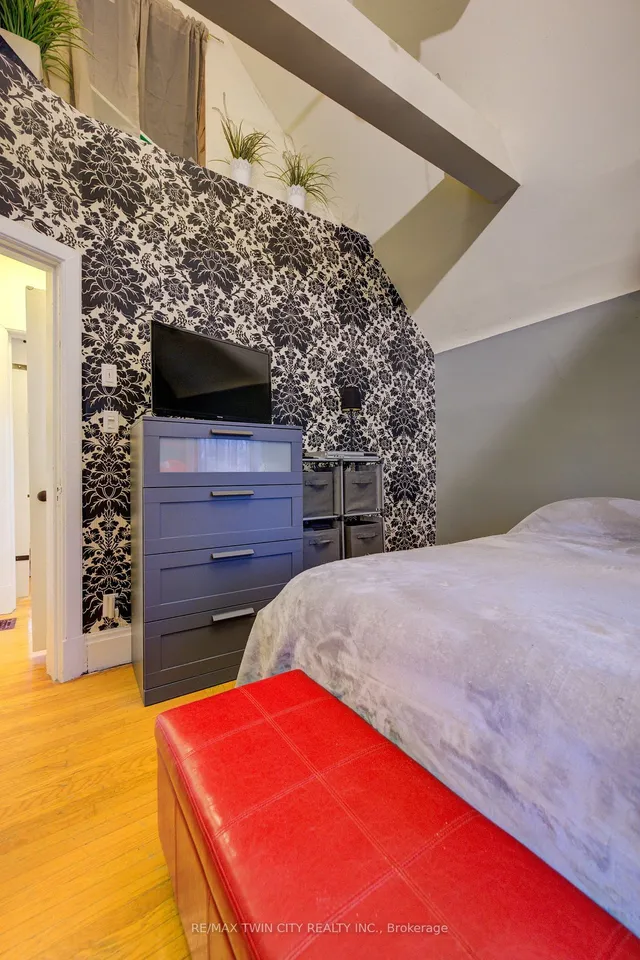 Additional property image - 118 College St