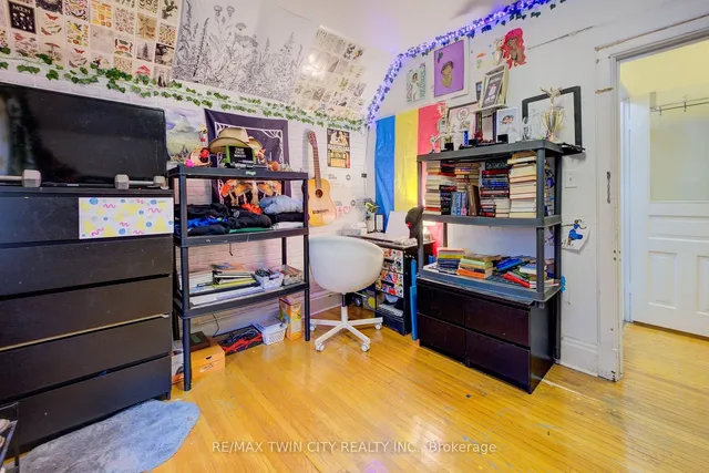 Additional property image - 118 College St