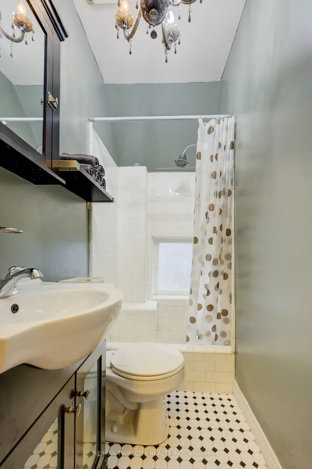 Additional property image - 118 College St