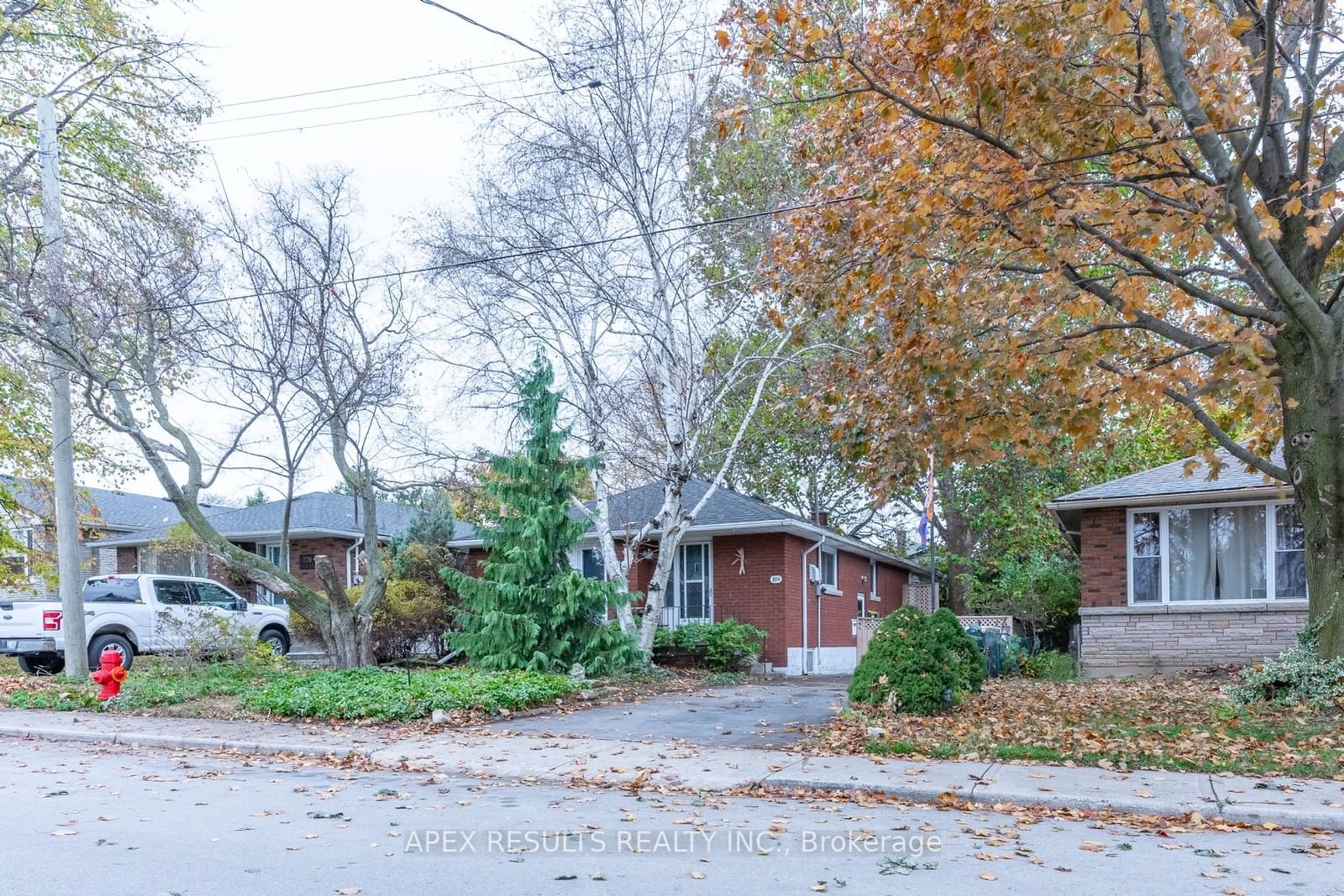 A pic from exterior of the house or condo, the street view for 224 West 16th St, Hamilton Ontario L9C 4C6