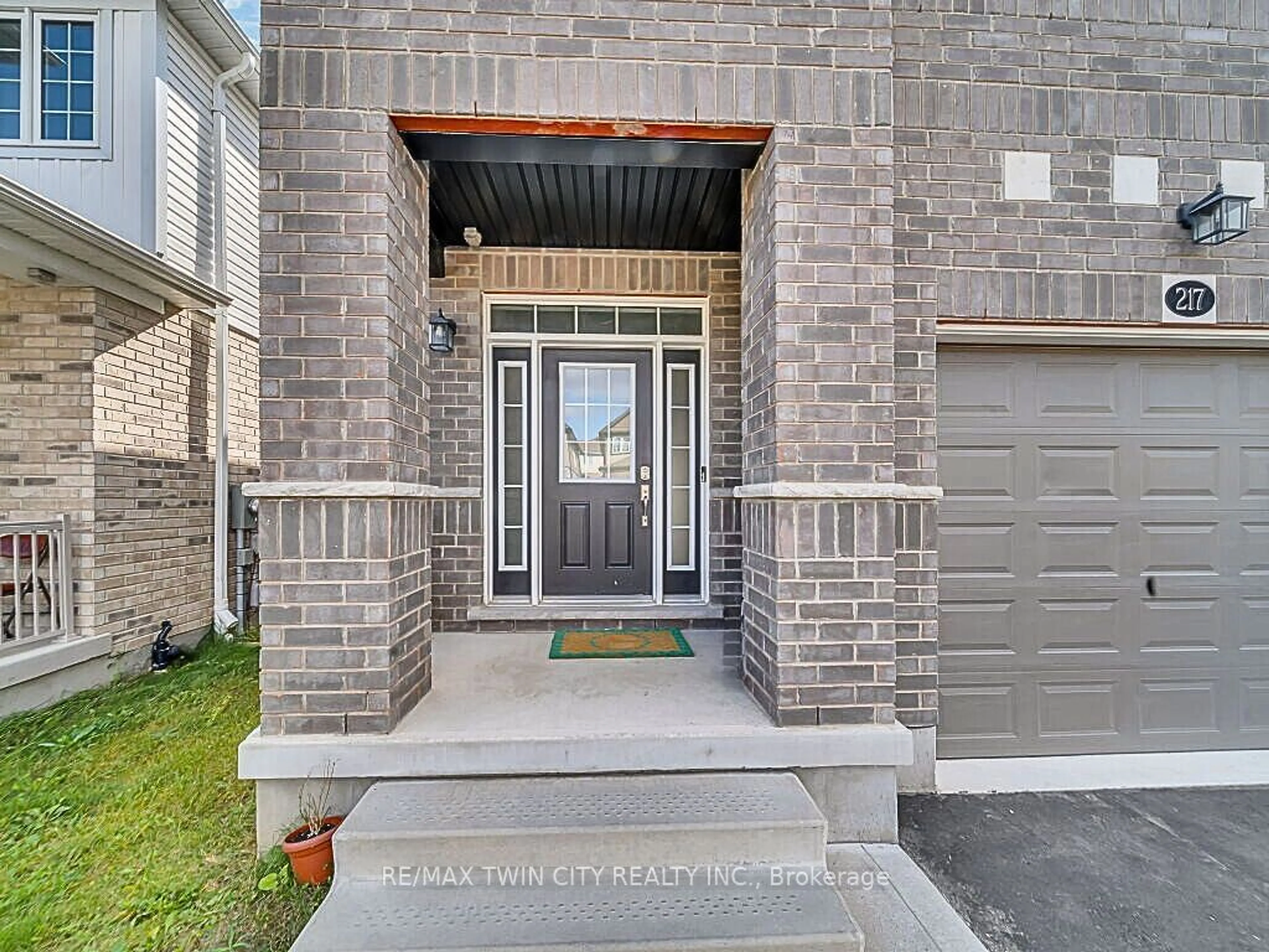 Indoor entryway, cement floor for 217 Sedgewood St, Kitchener Ontario N2P 0H9