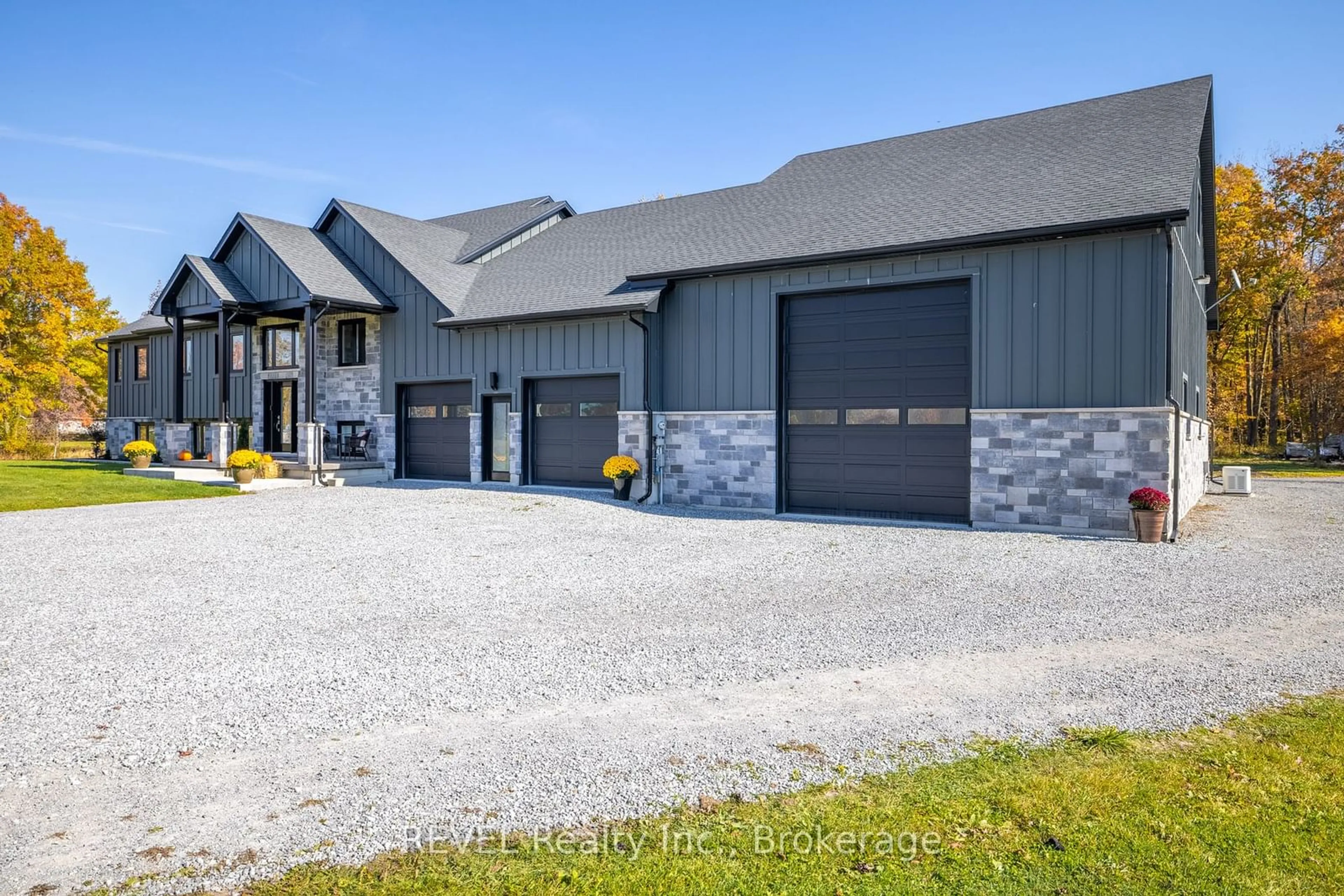 Indoor garage, cement floor for 50851 O'Reillys Rd, Wainfleet Ontario L0S 1V0