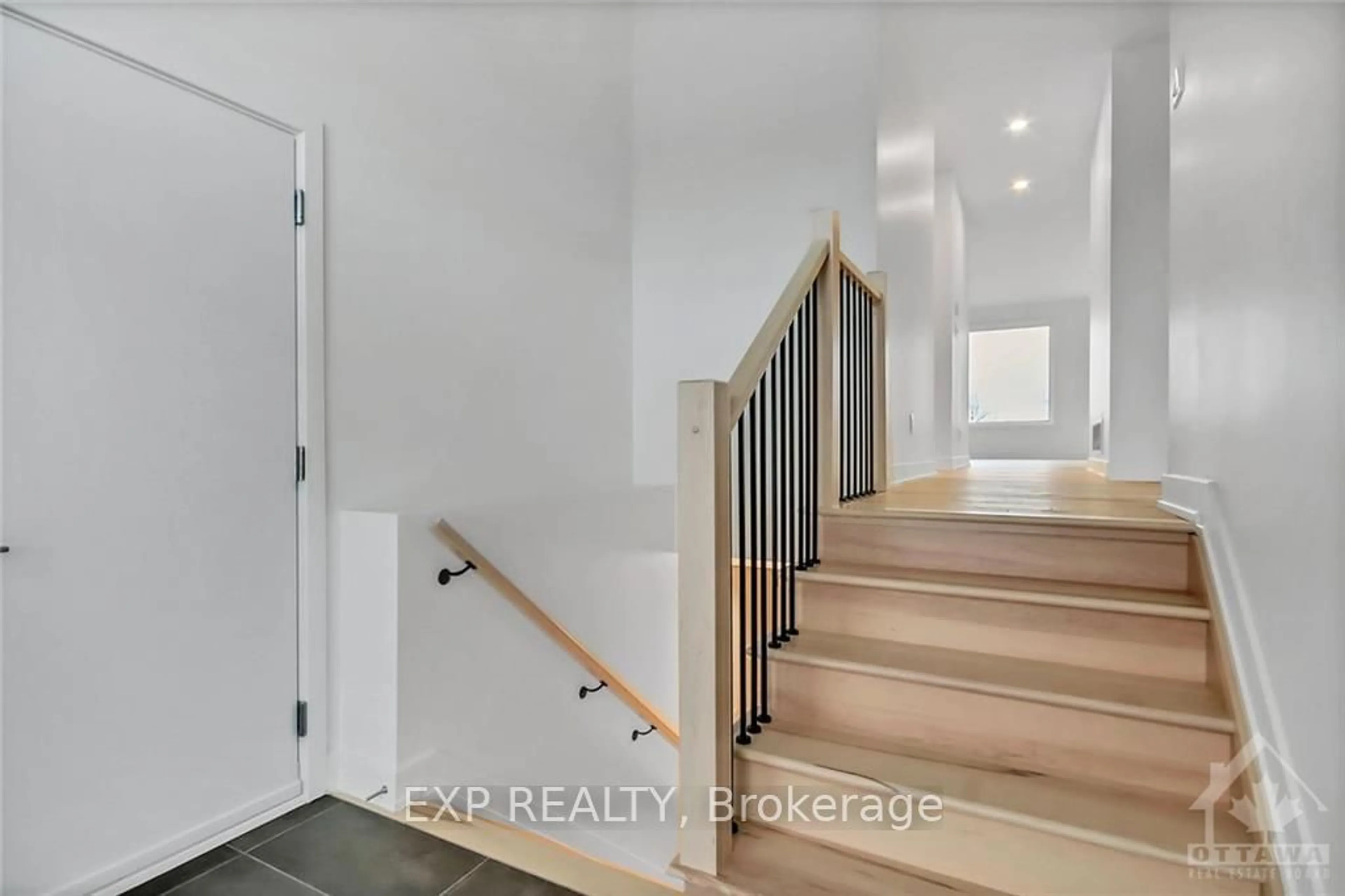 Indoor entryway, wood floors for 120 ARGILE St, The Nation Ontario K0A 1M0