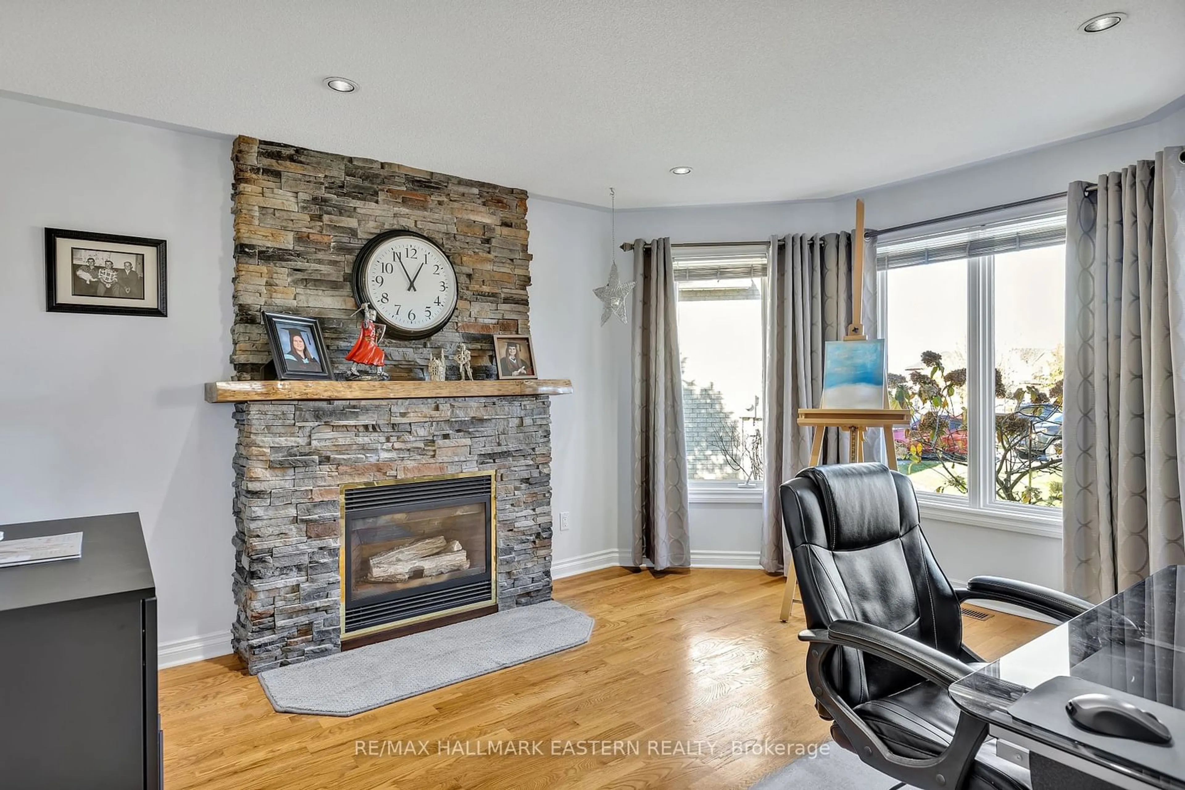 Living room, wood floors for 1240 Wildlark Dr, Peterborough Ontario K9K 2J7