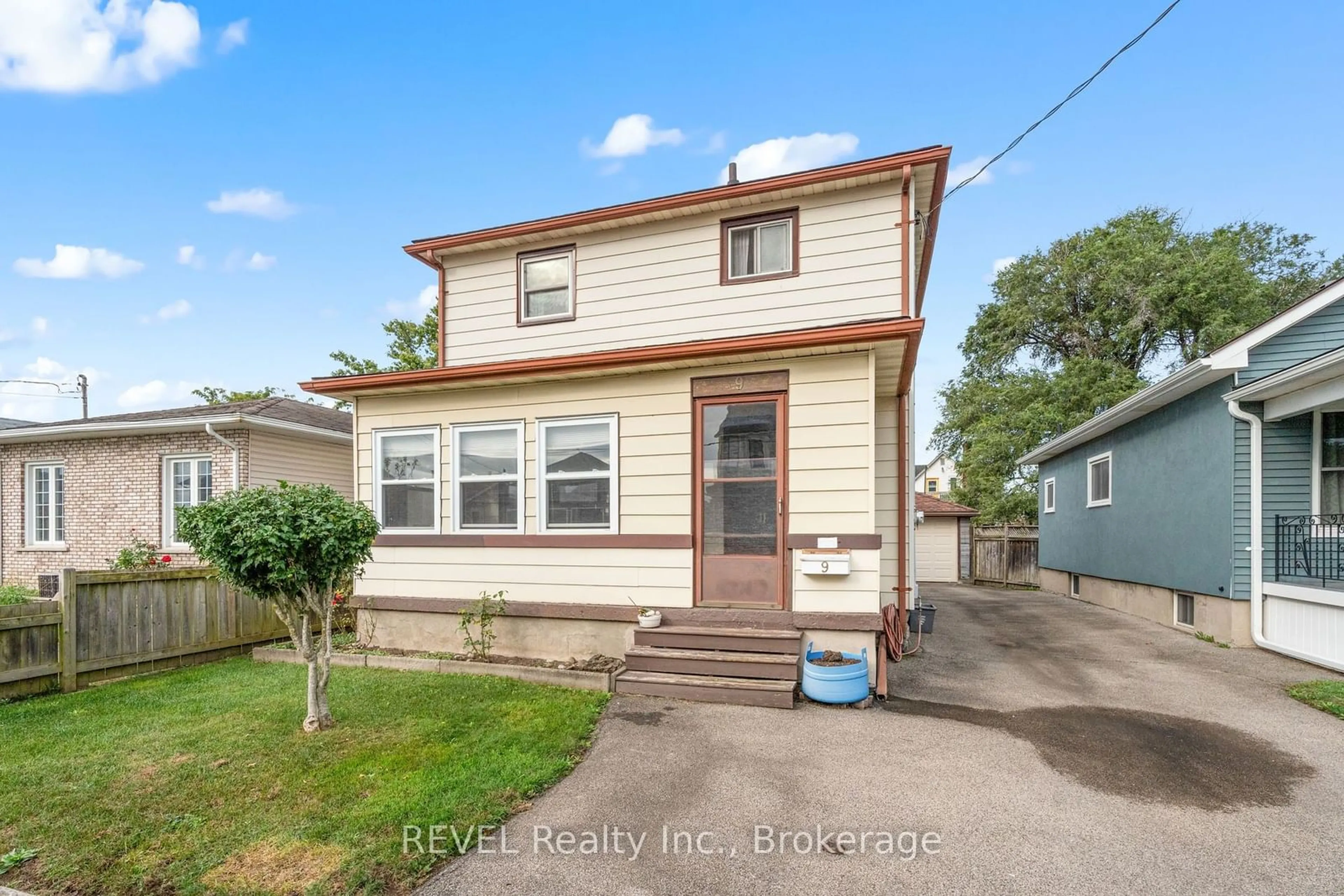 Frontside or backside of a home, the fenced backyard for 9 King St, Thorold Ontario L2V 3T6