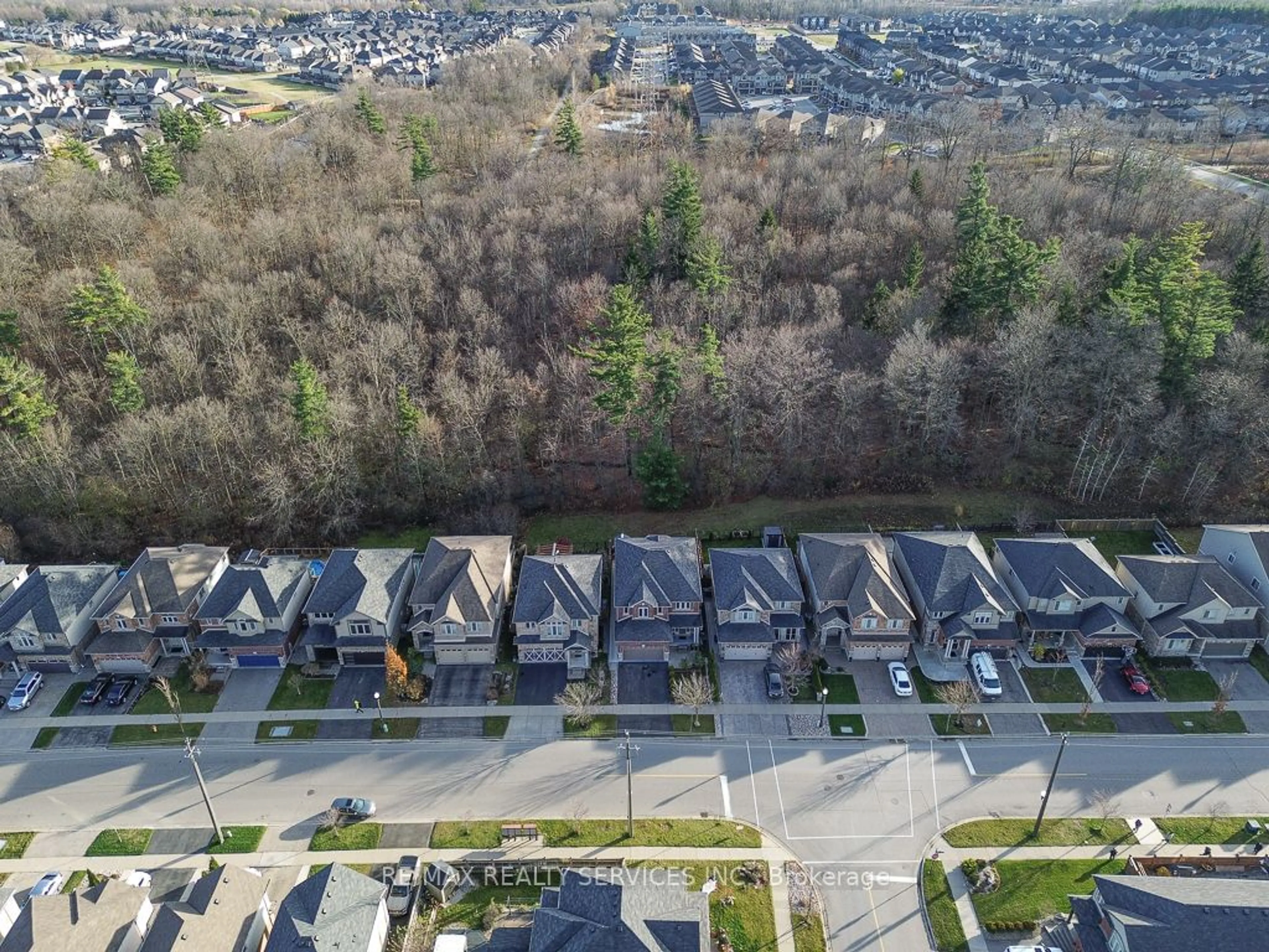 A pic from exterior of the house or condo, the street view for 716 Robert Ferrie Dr, Kitchener Ontario N2R 0B2