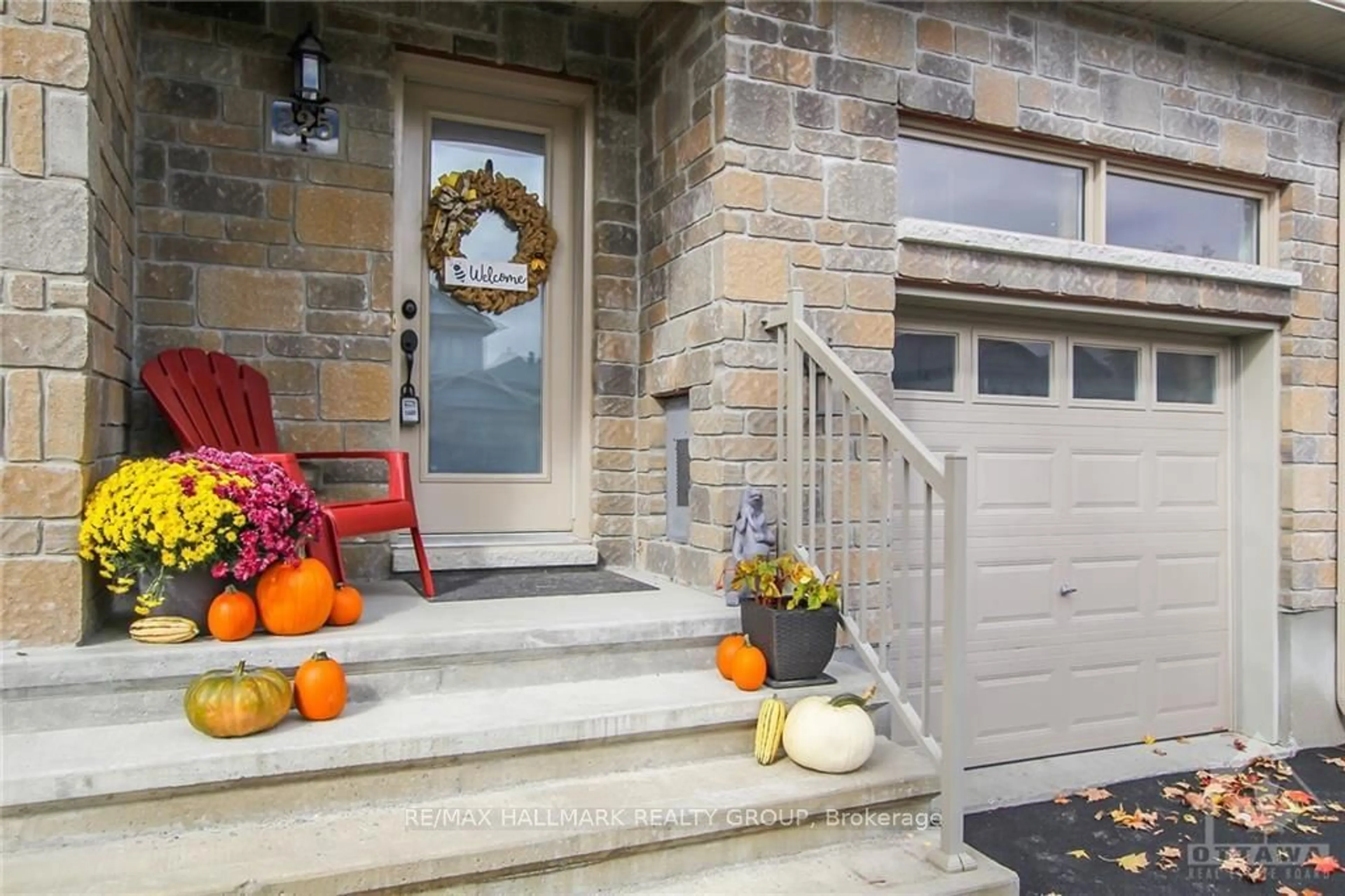 Indoor entryway, ceramic floors for 225 King St, Carleton Place Ontario K7C 0G9