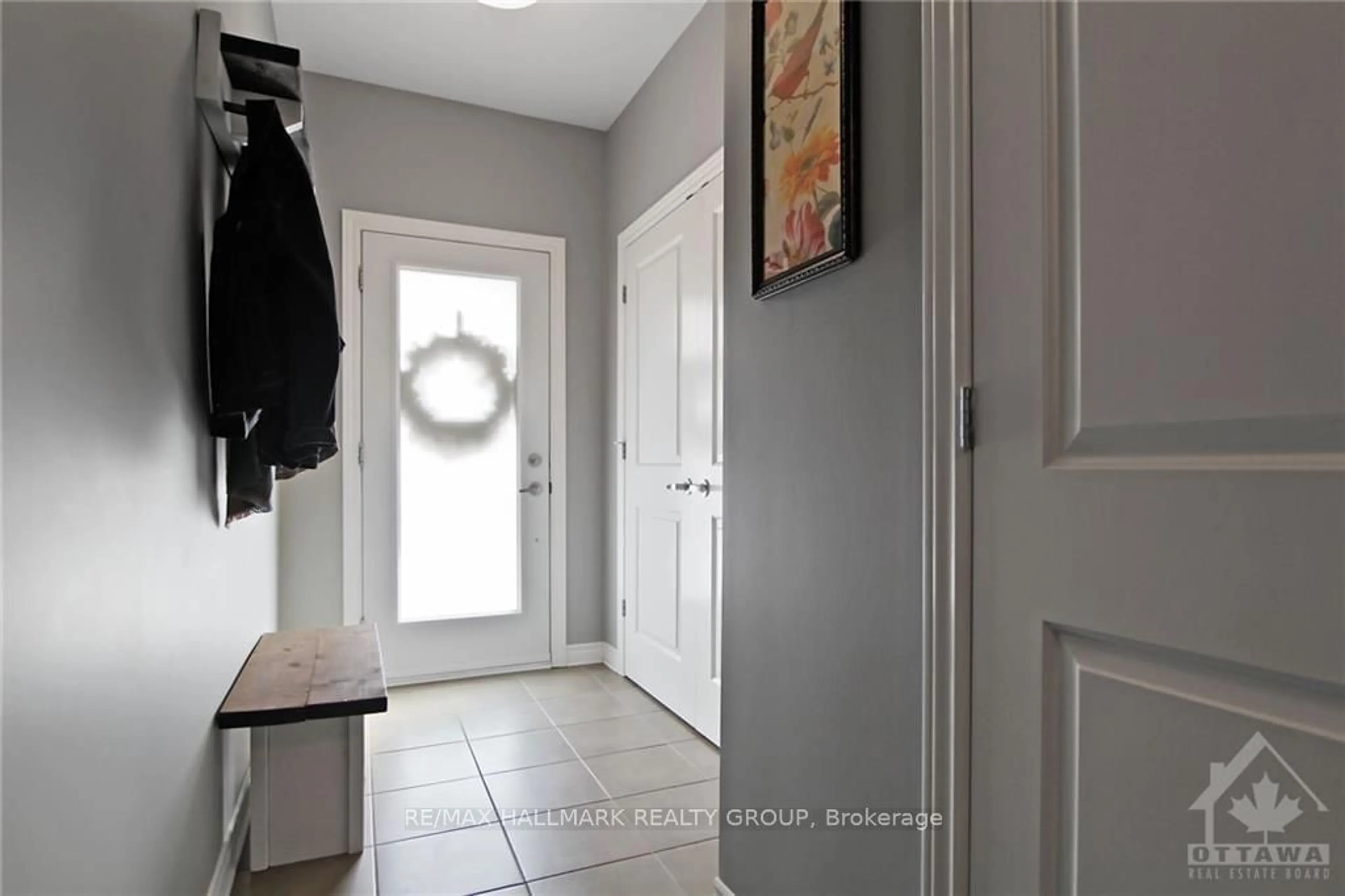 Indoor entryway, cement floor for 225 King St, Carleton Place Ontario K7C 0G9