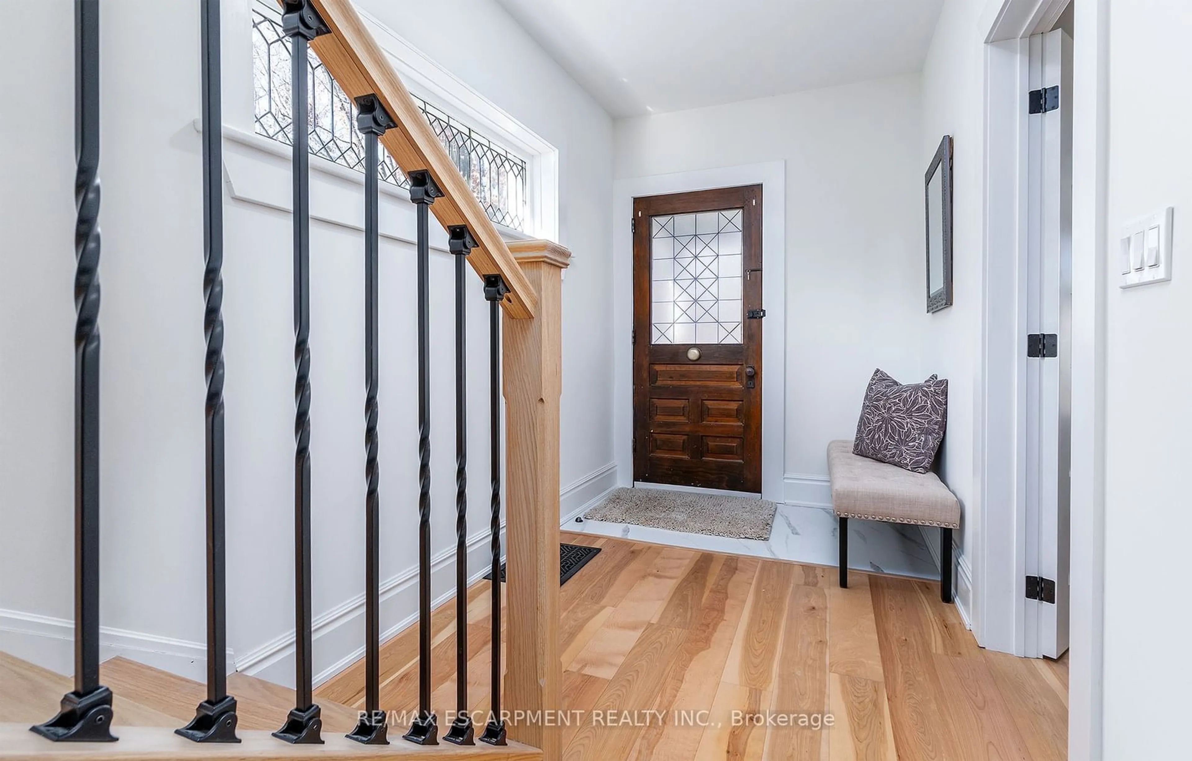 Indoor entryway, wood floors for 237 MAIN St, Norwich Ontario N0J 1R0