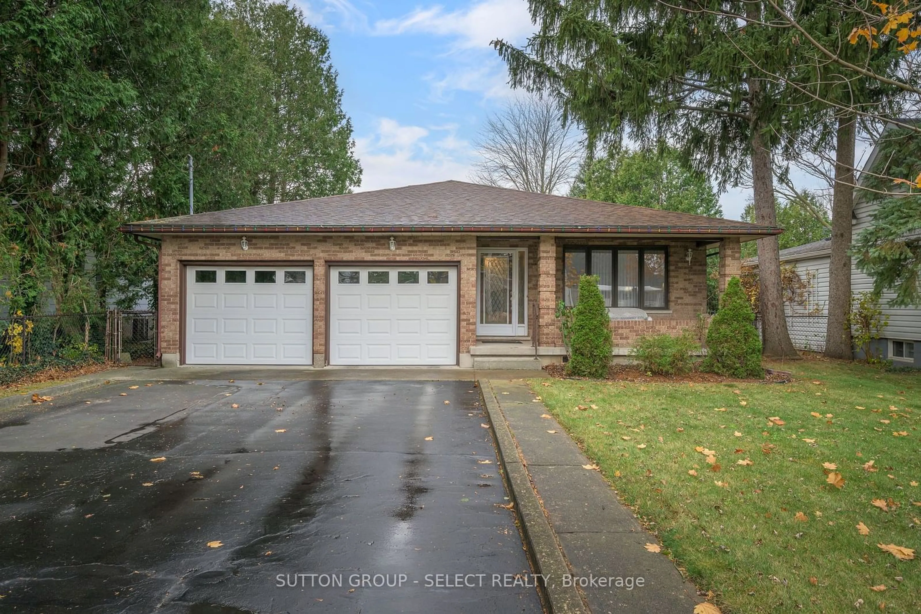 Home with brick exterior material for 363 Kenmore Pl, London Ontario N5Y 1V3