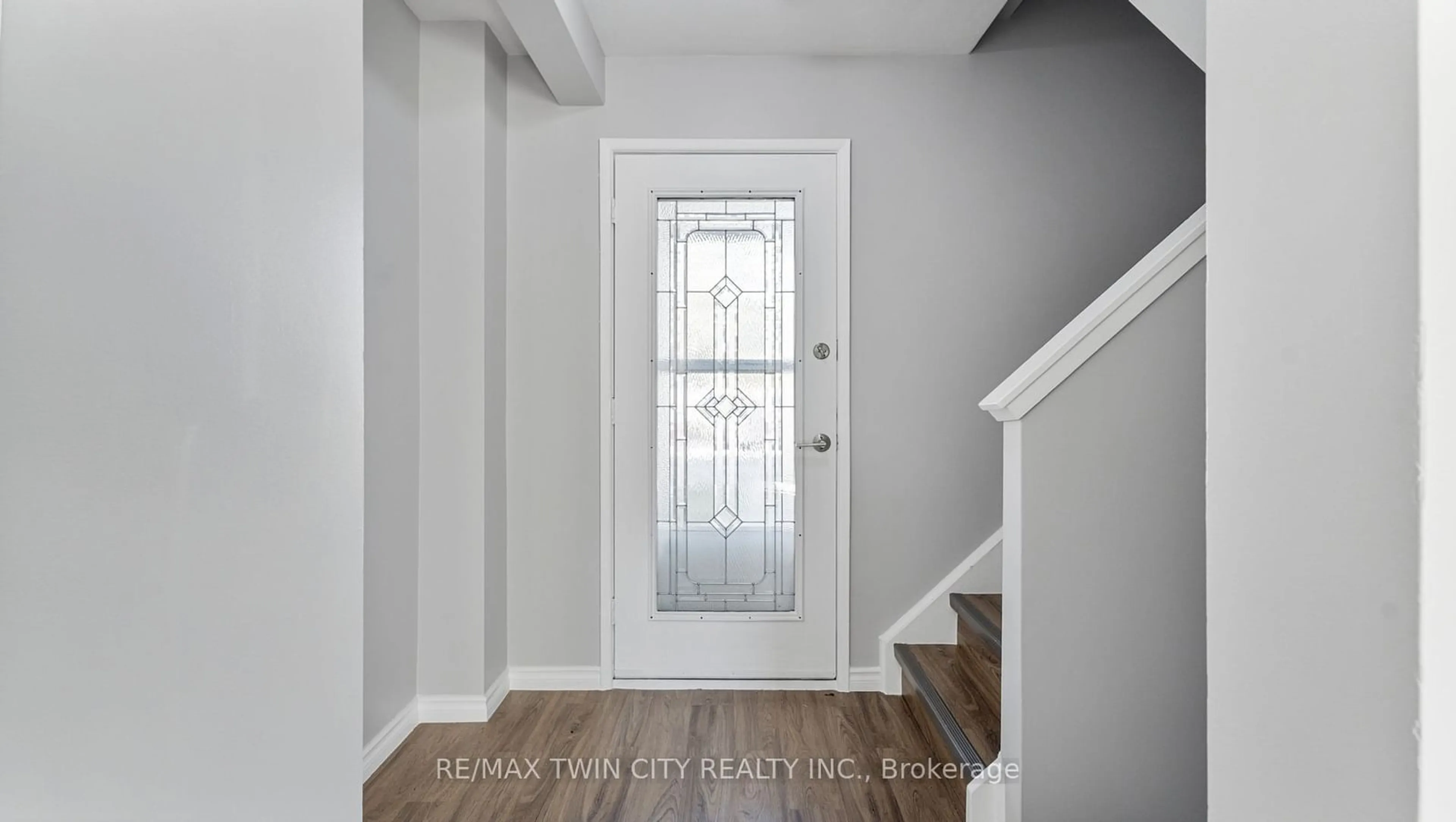 Indoor entryway, wood floors for 273 Elgin St #44, Brantford Ontario N3S 5B2