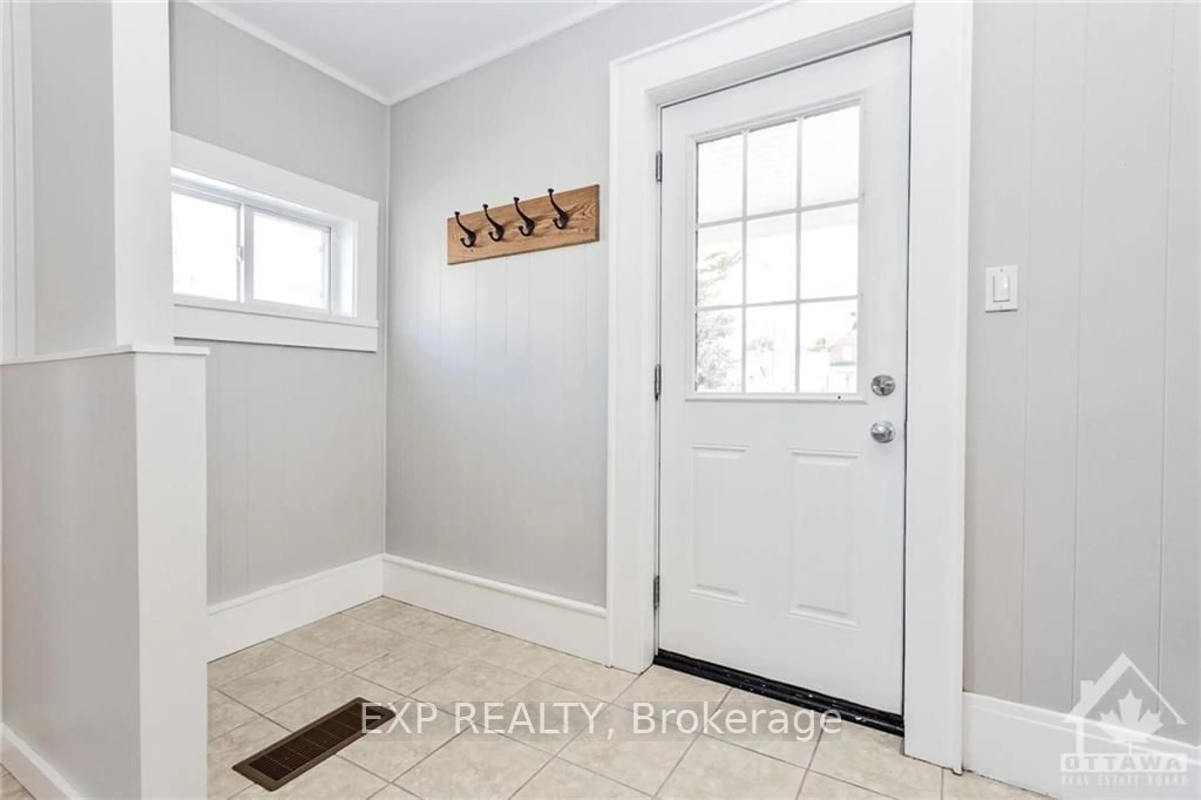 Indoor entryway, wood floors for 78 COLBORNE St, Mississippi Mills Ontario K0A 1A0