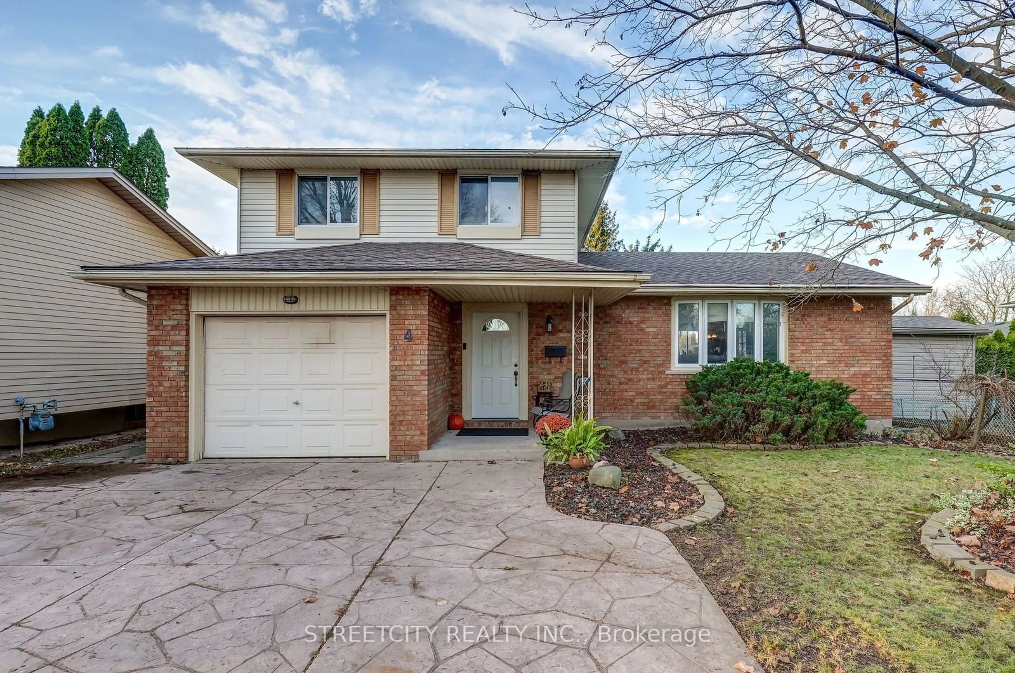 Home with brick exterior material for 4 Concord Cres, London Ontario N6G 3H6