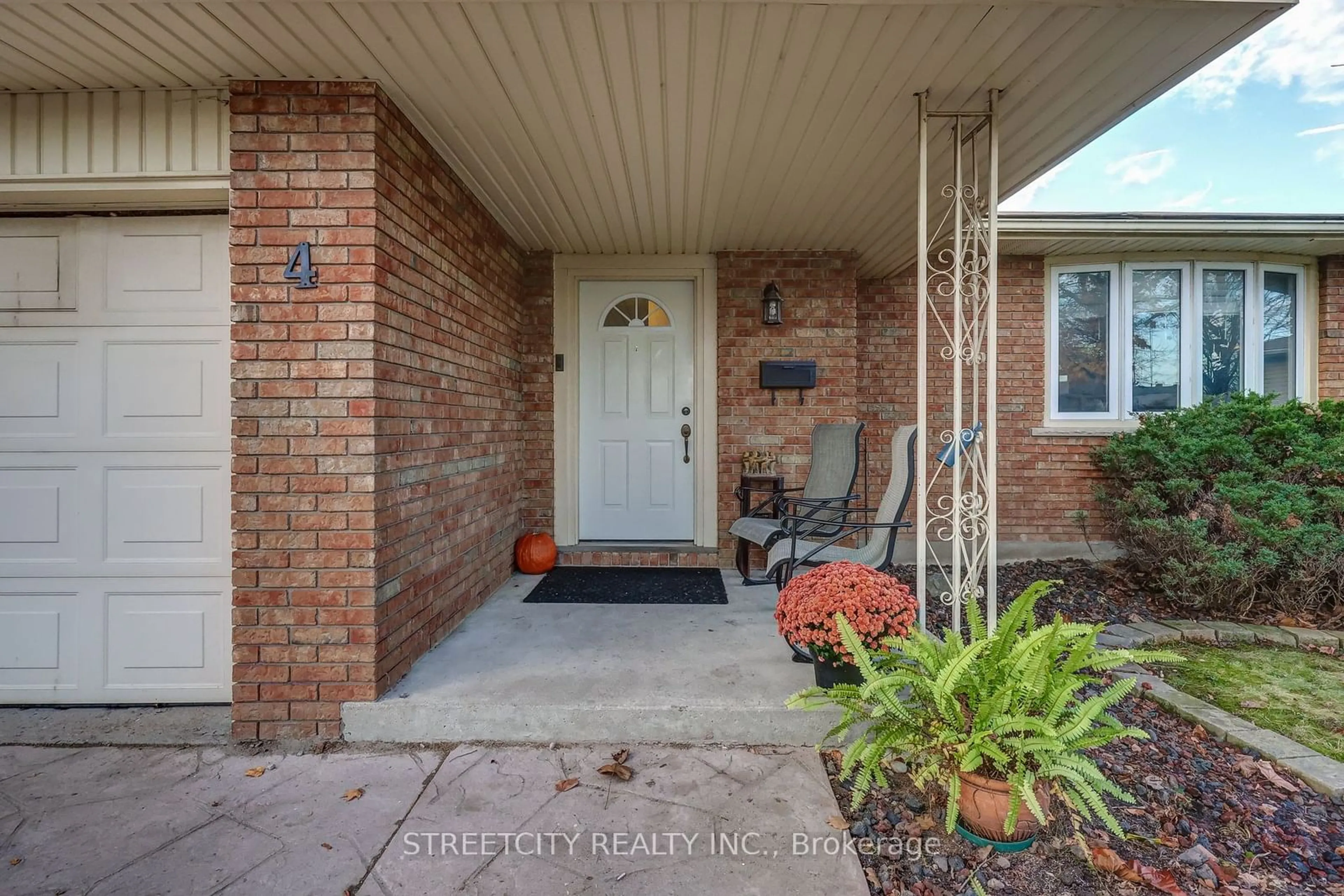 Indoor entryway, cement floor for 4 Concord Cres, London Ontario N6G 3H6