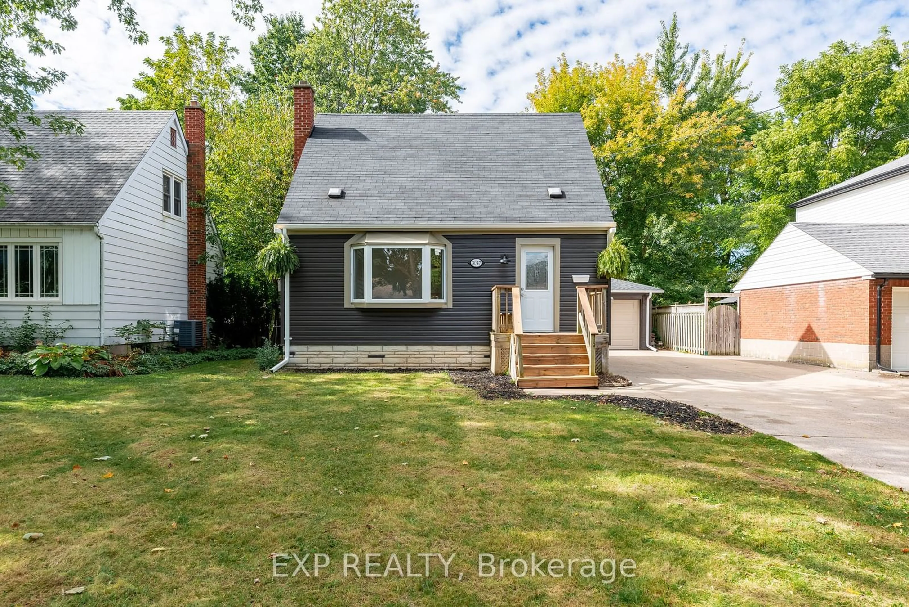 Frontside or backside of a home, cottage for 3047 SAINT PATRICK Ave, Niagara Falls Ontario L2J 2M7