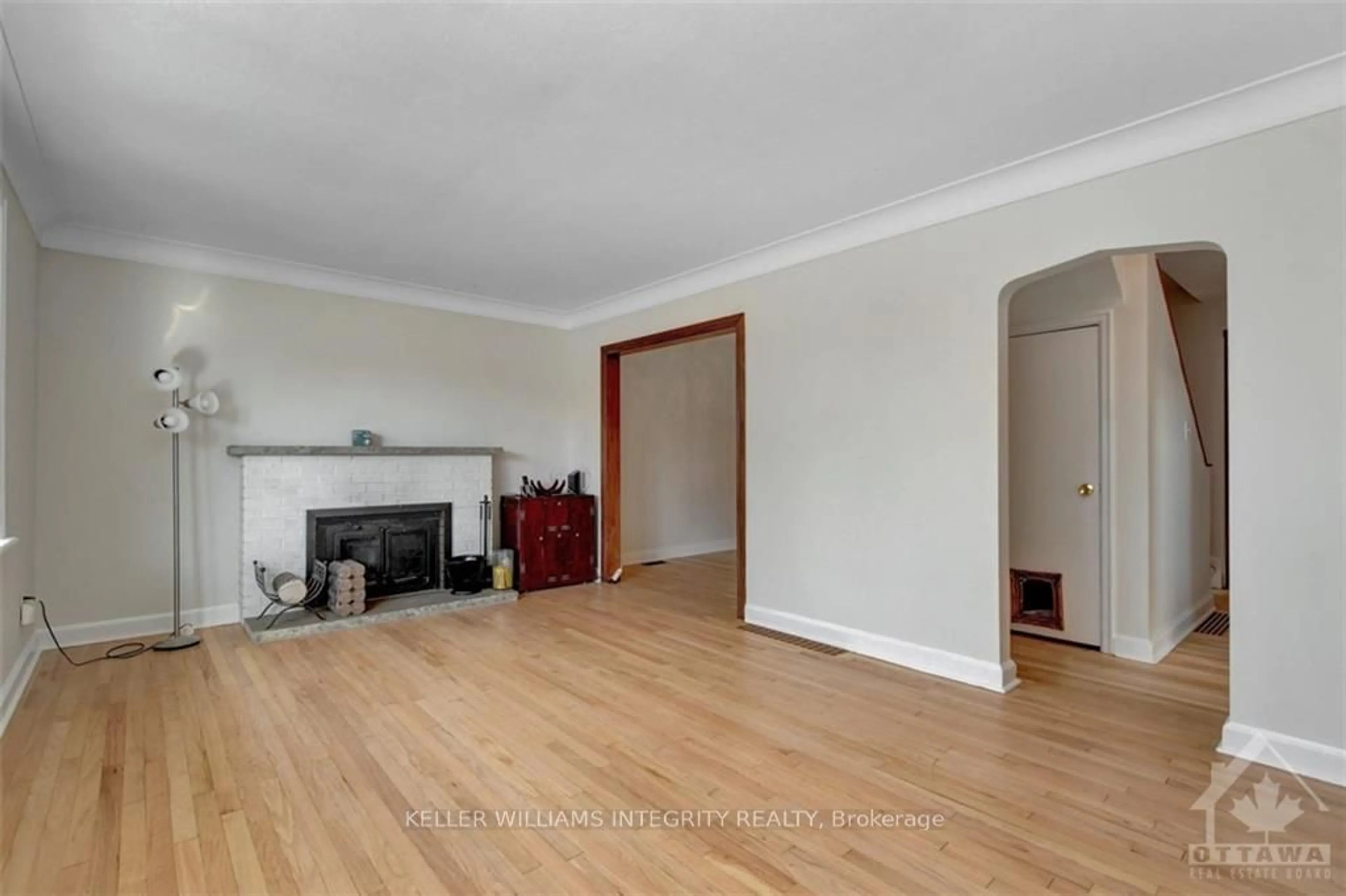 A pic of a room, wood floors for 2141 ALTA VISTA Dr, Alta Vista and Area Ontario K1H 7L7