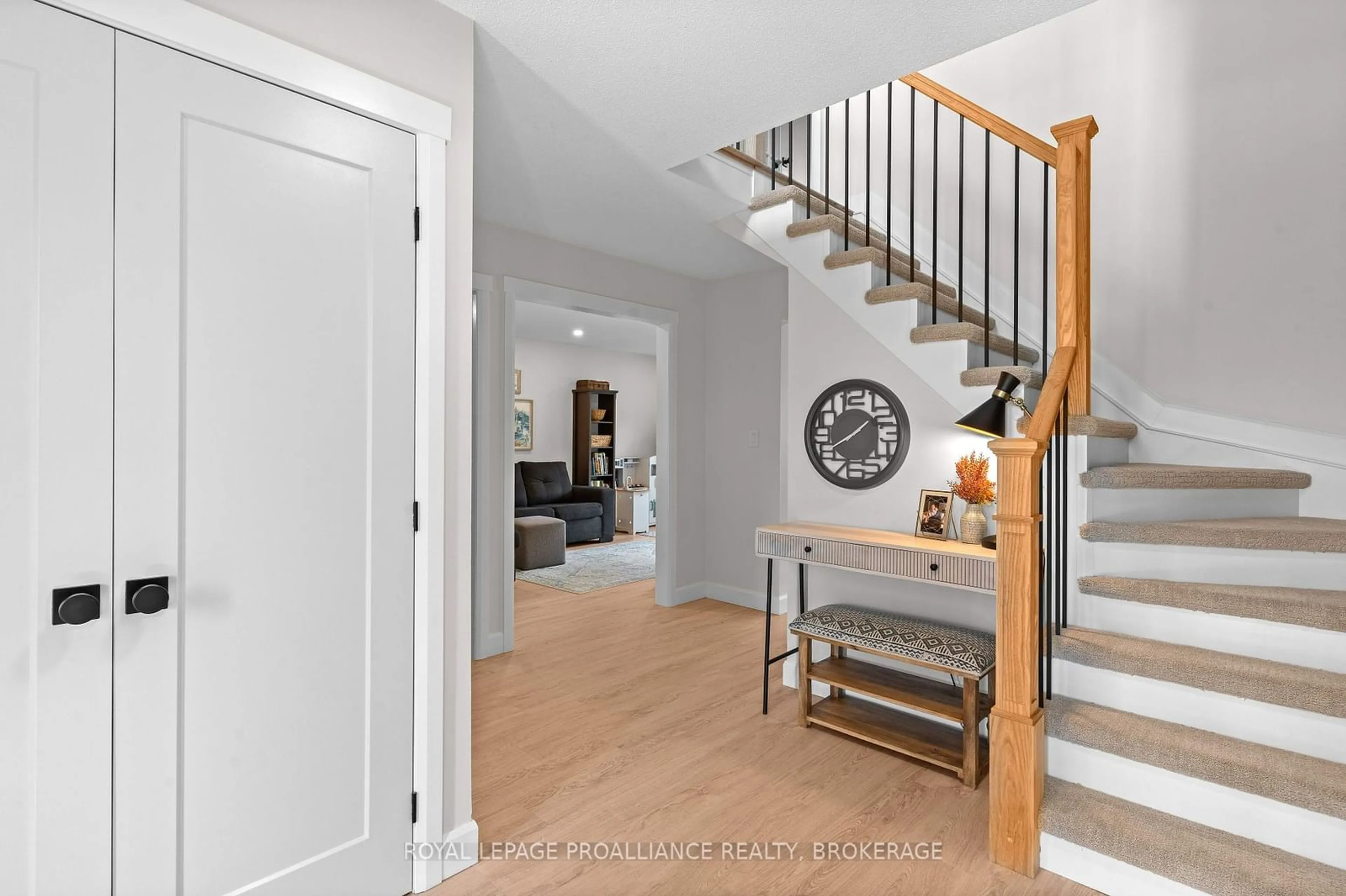 Indoor entryway, wood floors for 1220 Humberside Dr, Kingston Ontario K7P 2P3