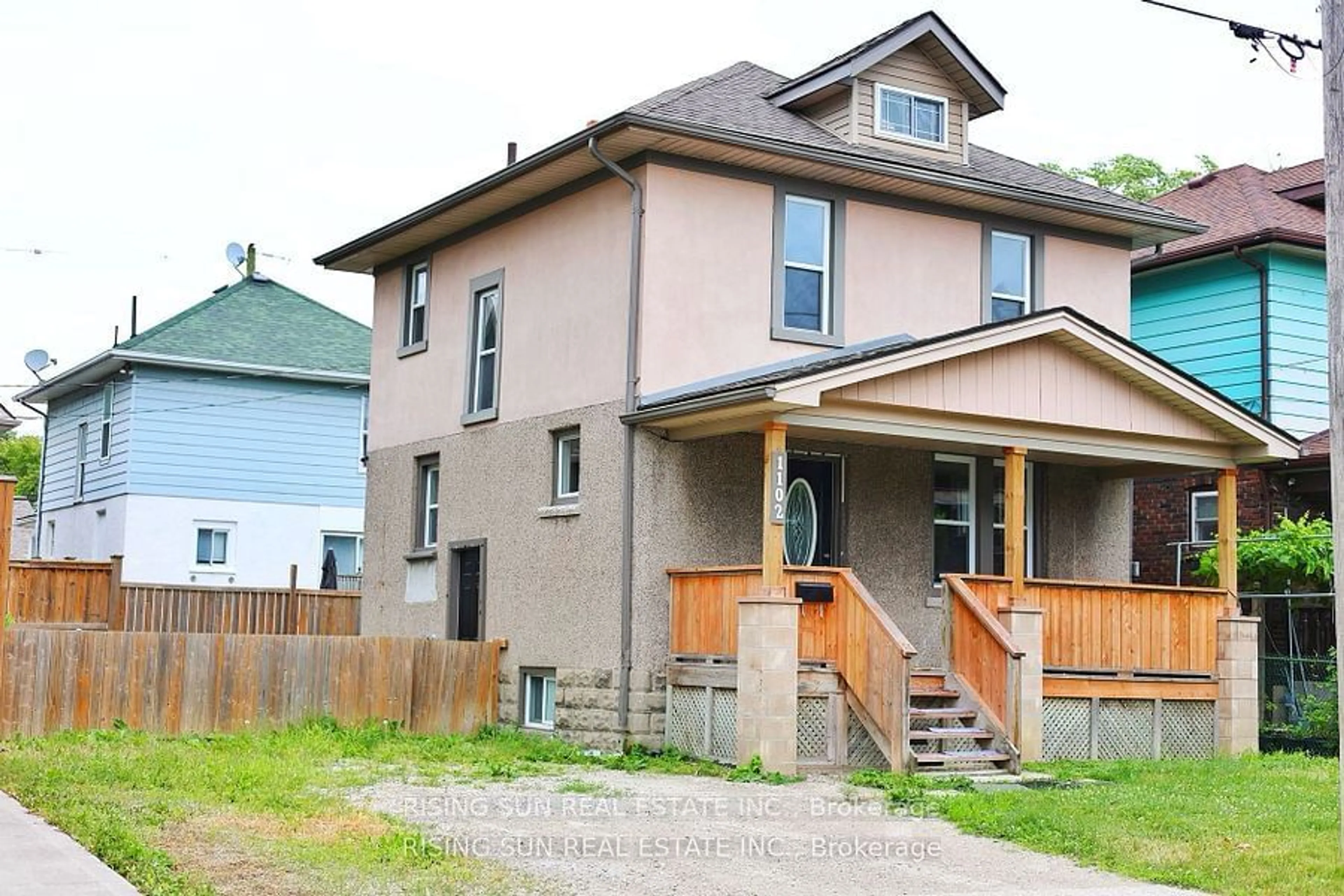 Frontside or backside of a home, cottage for 1102 Wellington Ave, Windsor Ontario N9A 5J9