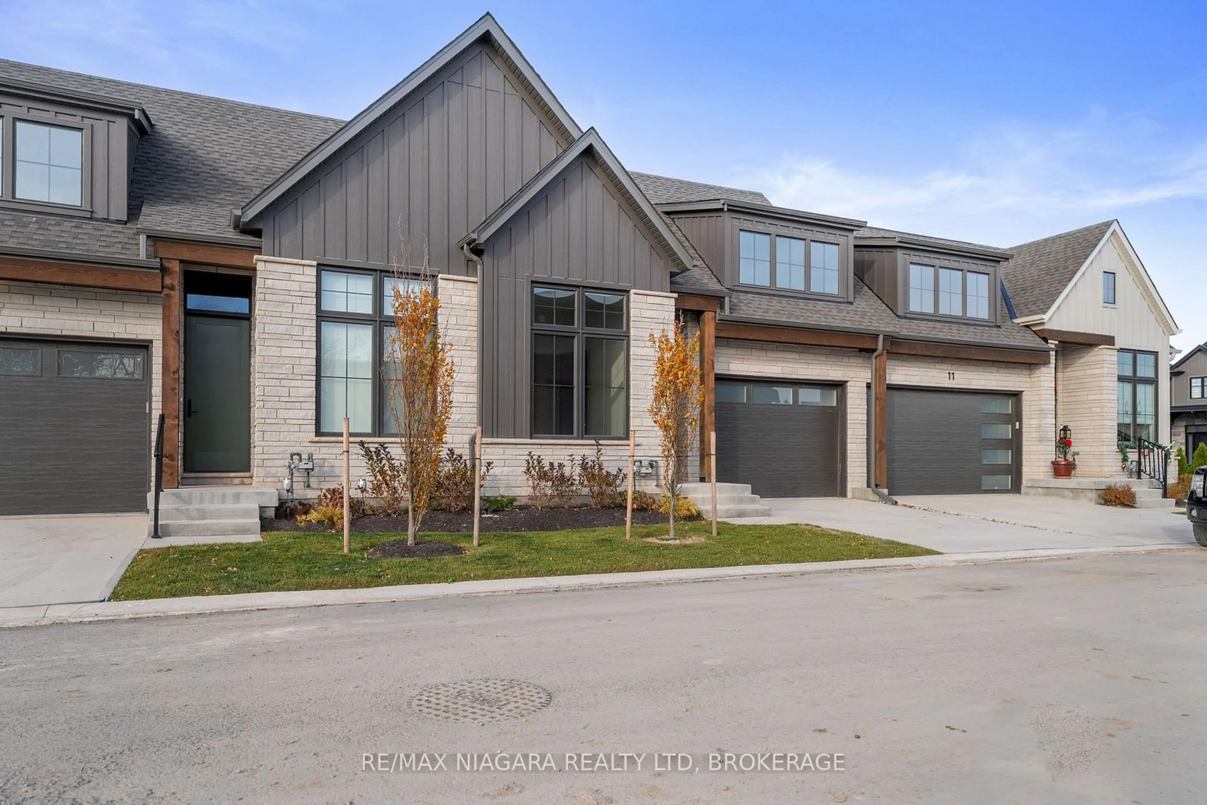 Frontside or backside of a home, the street view for 41 Ivy Cres #10, Thorold Ontario L2V 0J9