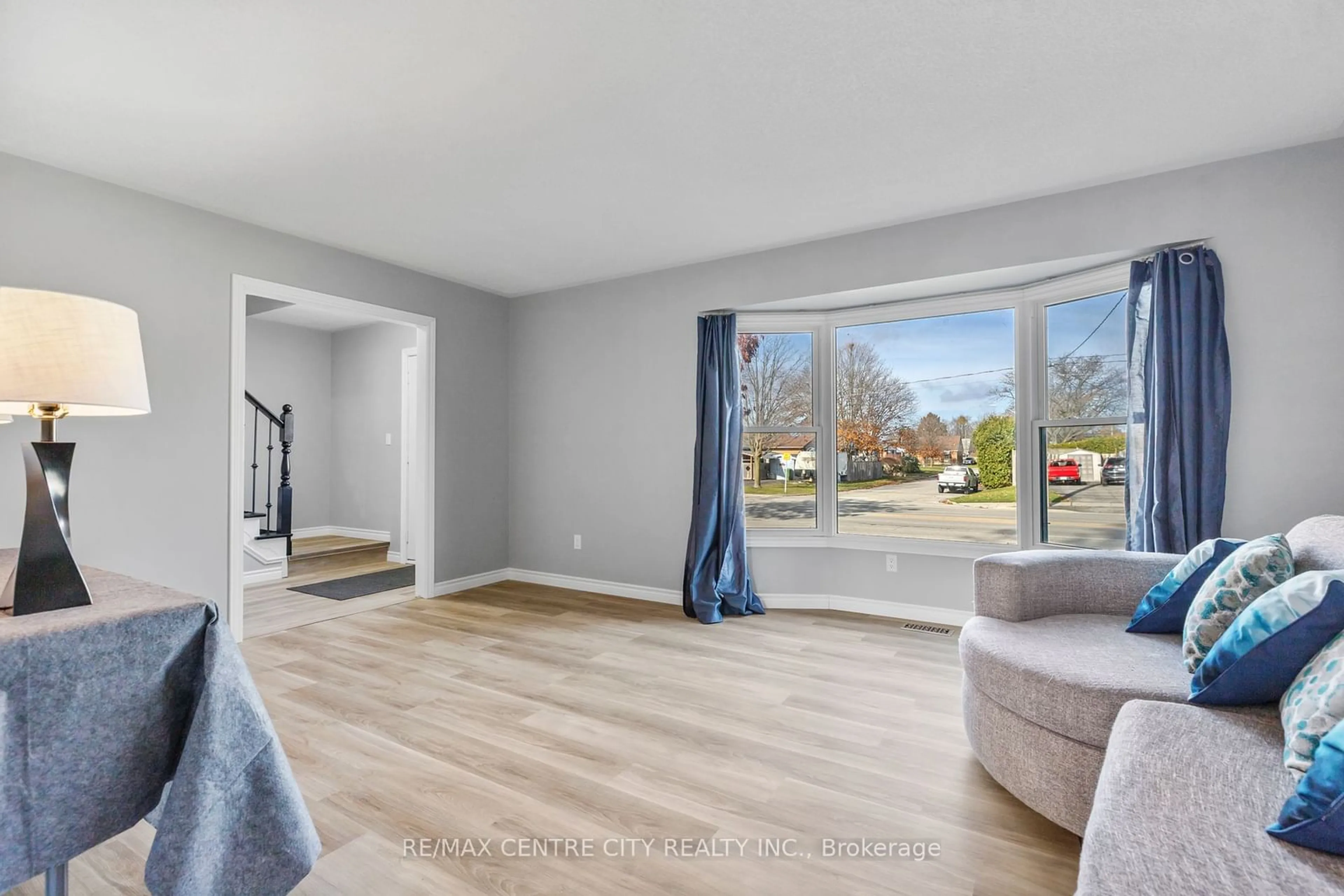 A pic of a room, wood floors for 565 Elm St, St. Thomas Ontario N5R 1K6