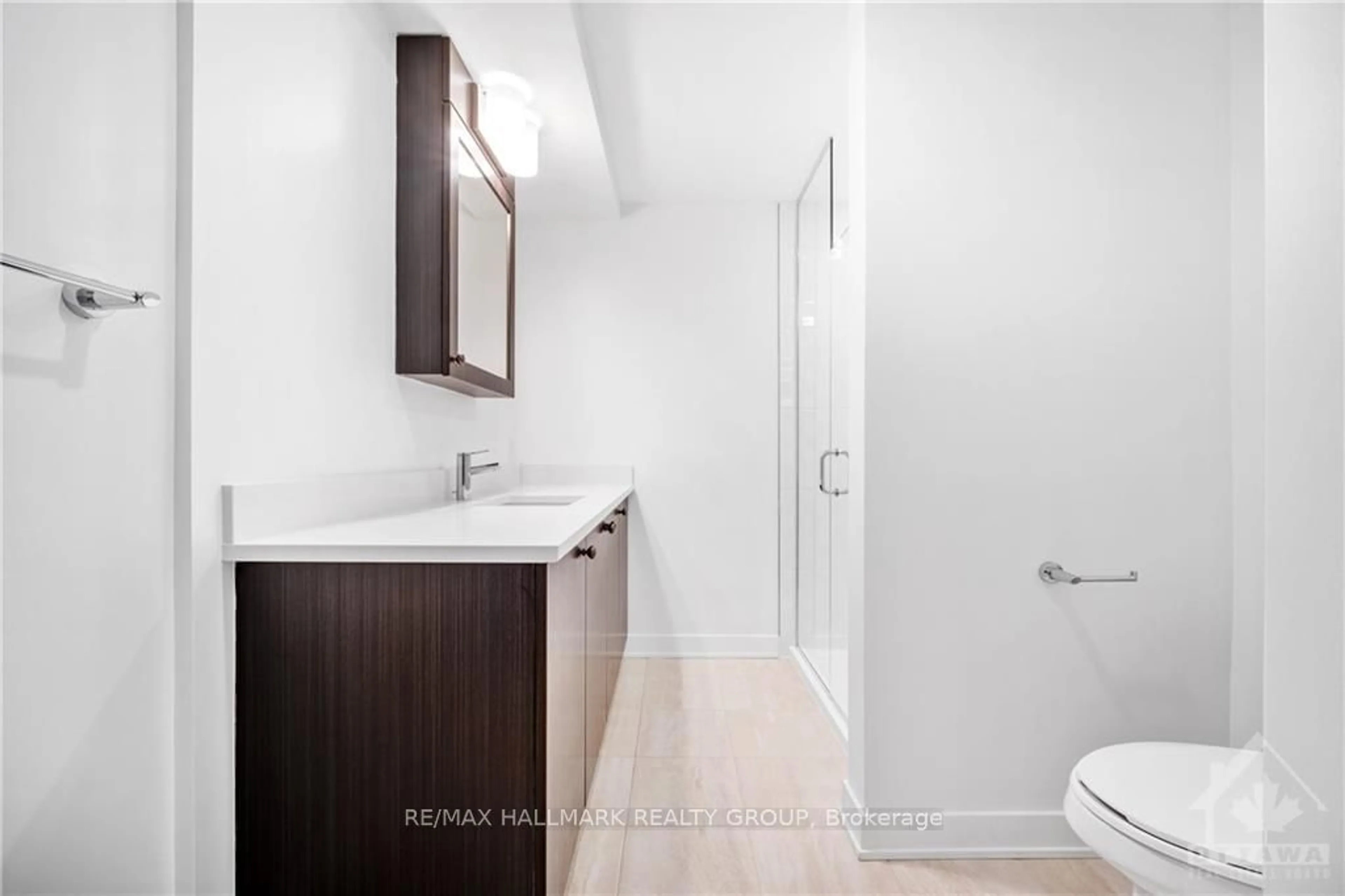 Bathroom, wood floors for 340 QUEEN St #1403, Ottawa Centre Ontario K1R 0G1